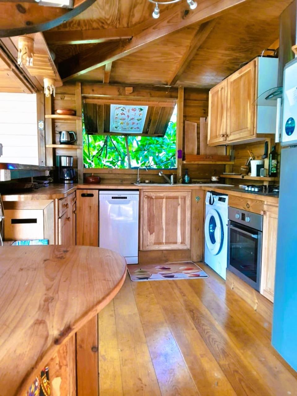 Magnifique maison & bungalow en bois dans jardin tropical proche rivières et forêt view 3