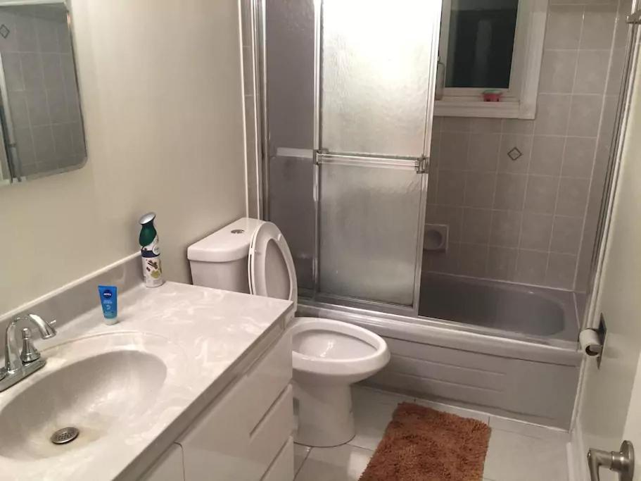 Private Rooms, Free Parking, Full Kitchen, Best Prices in Town- York University Heights