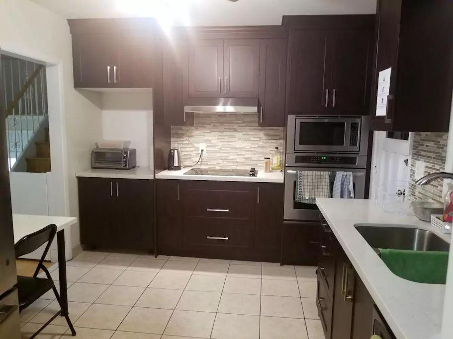 Private Rooms, Free Parking, Full Kitchen, Best Prices in Town- York University Heights
