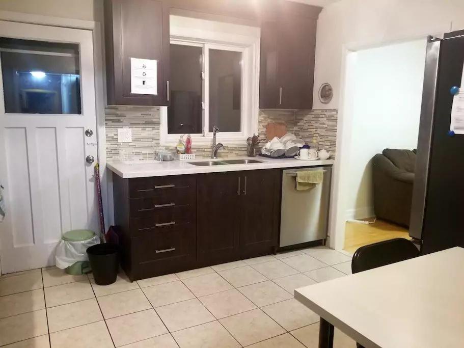 Private Rooms, Free Parking, Full Kitchen, Best Prices in Town- York University Heights