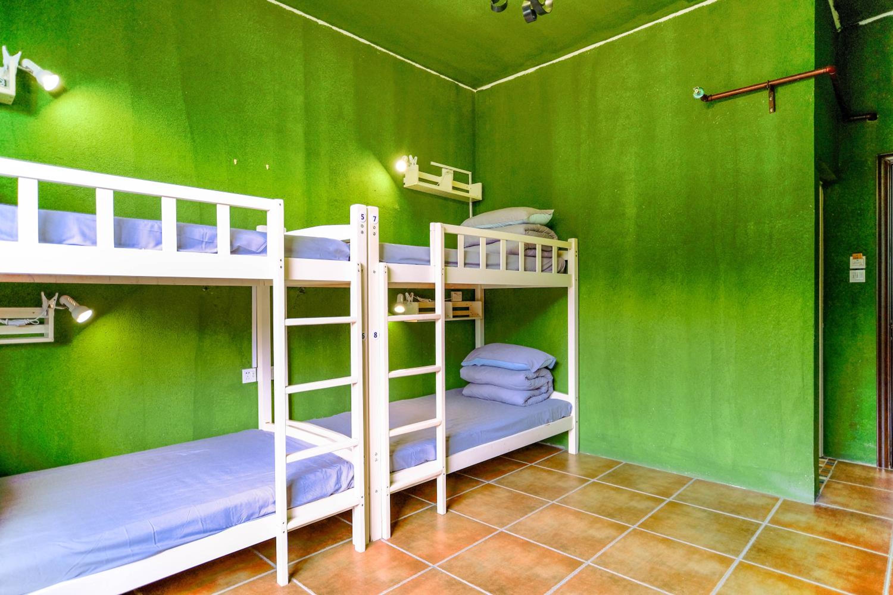 Yangshuo Eden's Social Guesthouse - Wake up to a hearty Western breakfast & fresh craft coffee & night beers & outdoor activities