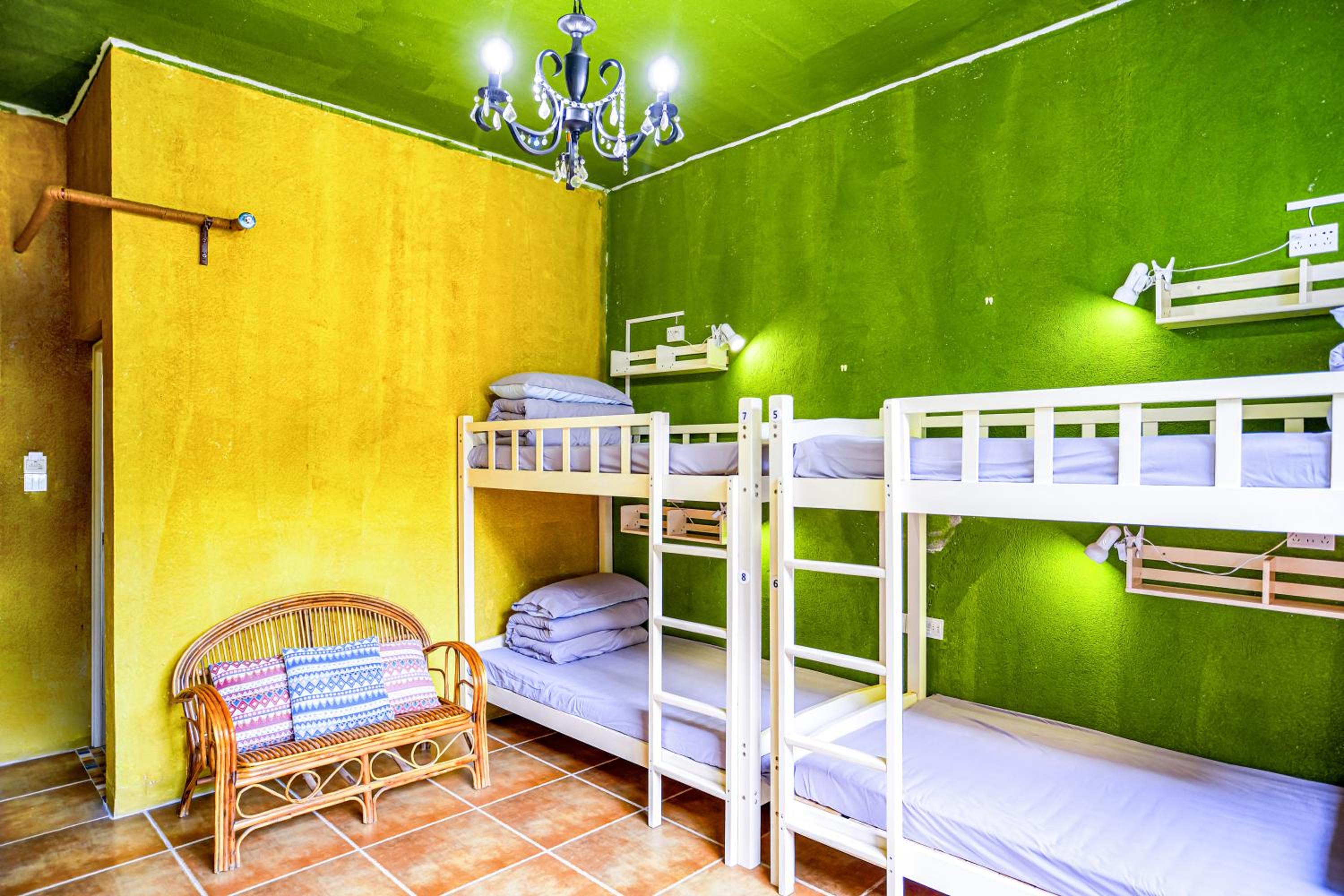 Yangshuo Eden's Social Guesthouse - Wake up to a hearty Western breakfast & fresh craft coffee & night beers & outdoor activities