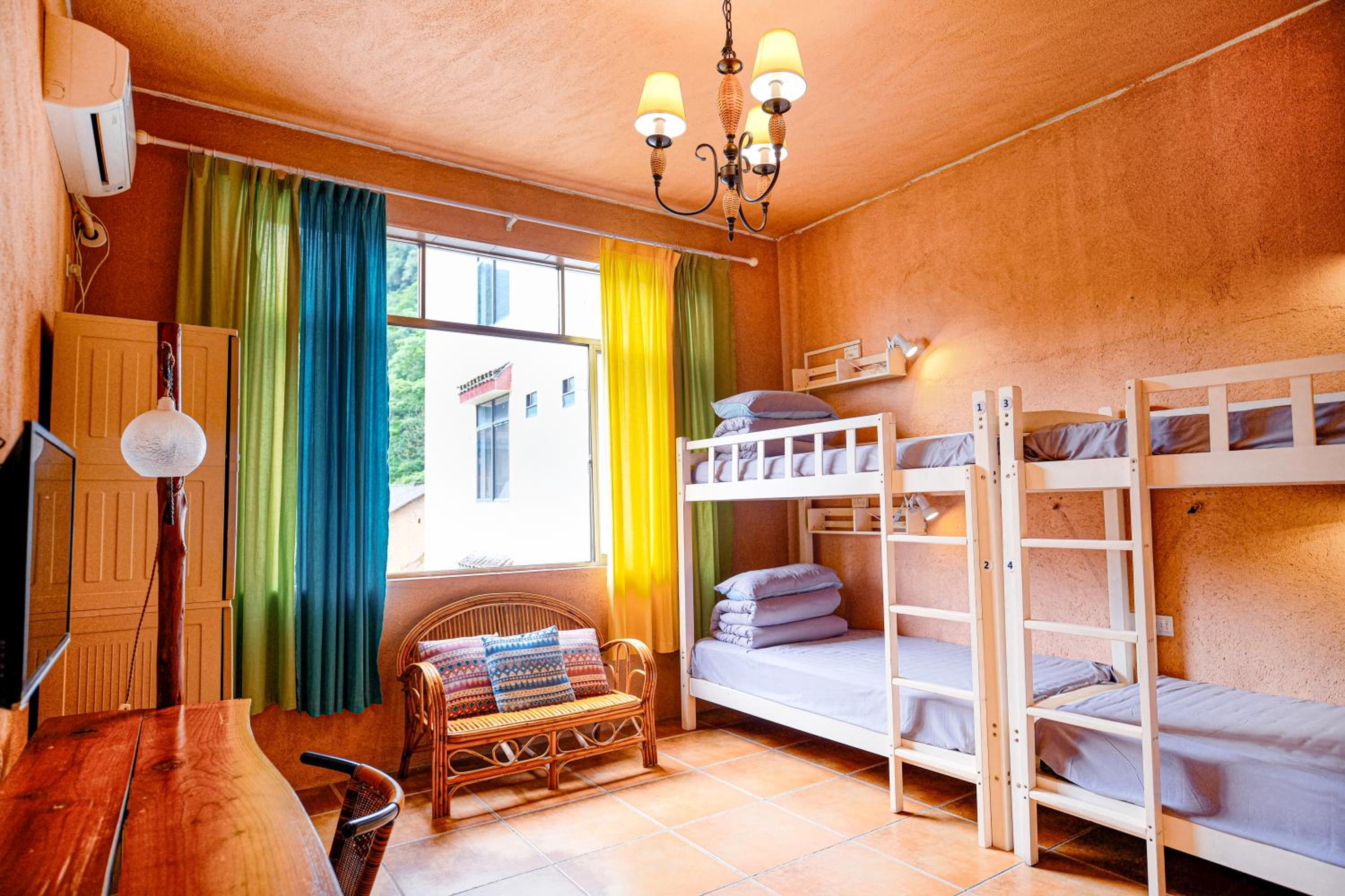 Yangshuo Eden's Social Guesthouse - Wake up to a hearty Western breakfast & fresh craft coffee & night beers & outdoor activities