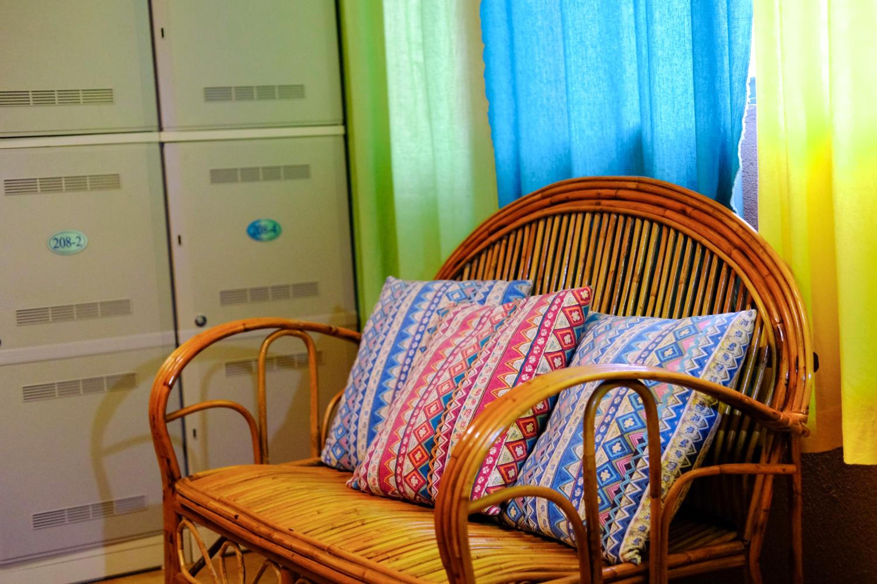 Yangshuo Eden's Social Guesthouse - Wake up to a hearty Western breakfast & fresh craft coffee & night beers & outdoor activities