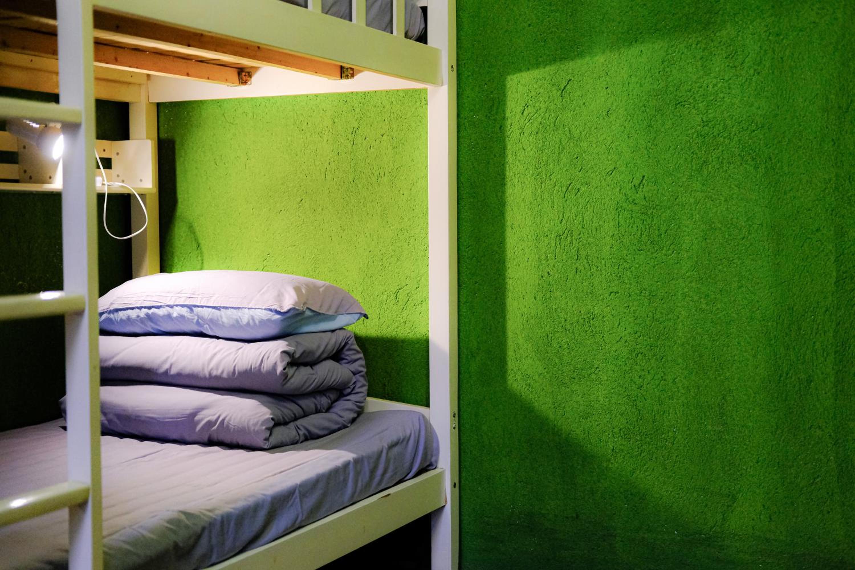 Yangshuo Eden's Social Guesthouse - Wake up to a hearty Western breakfast & fresh craft coffee & night beers & outdoor activities