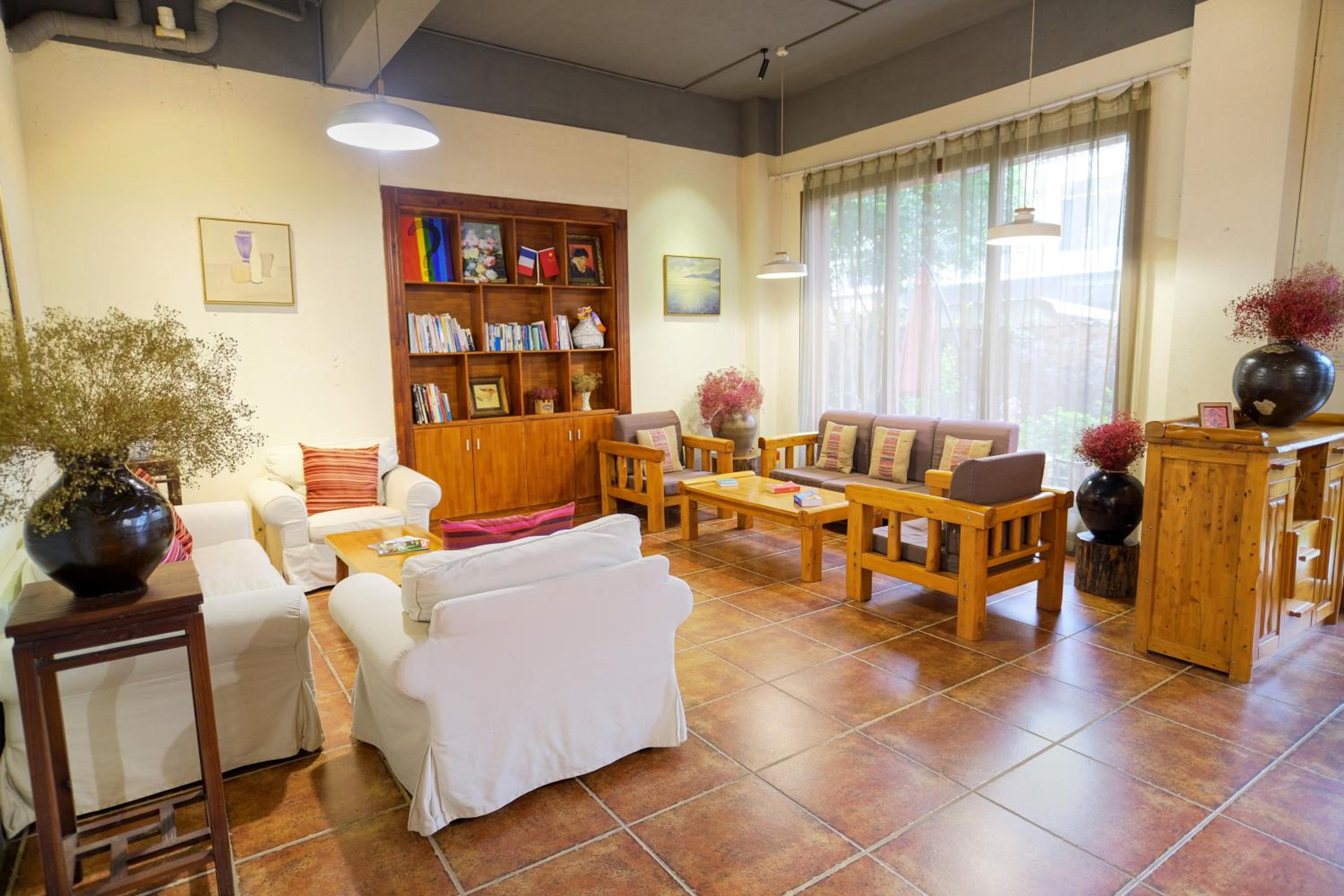 Yangshuo Eden's Social Guesthouse - Wake up to a hearty Western breakfast & fresh craft coffee & night beers & outdoor activities