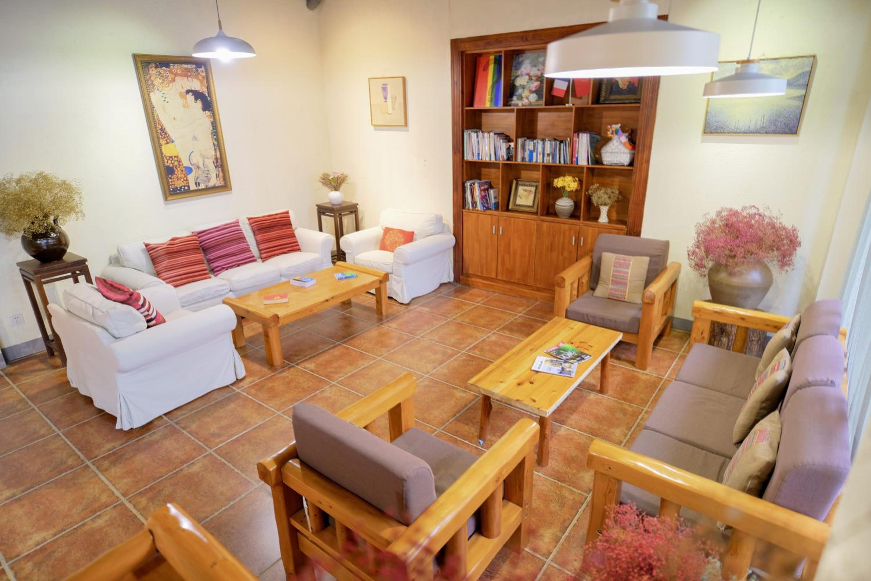 Yangshuo Eden's Social Guesthouse - Wake up to a hearty Western breakfast & fresh craft coffee & night beers & outdoor activities