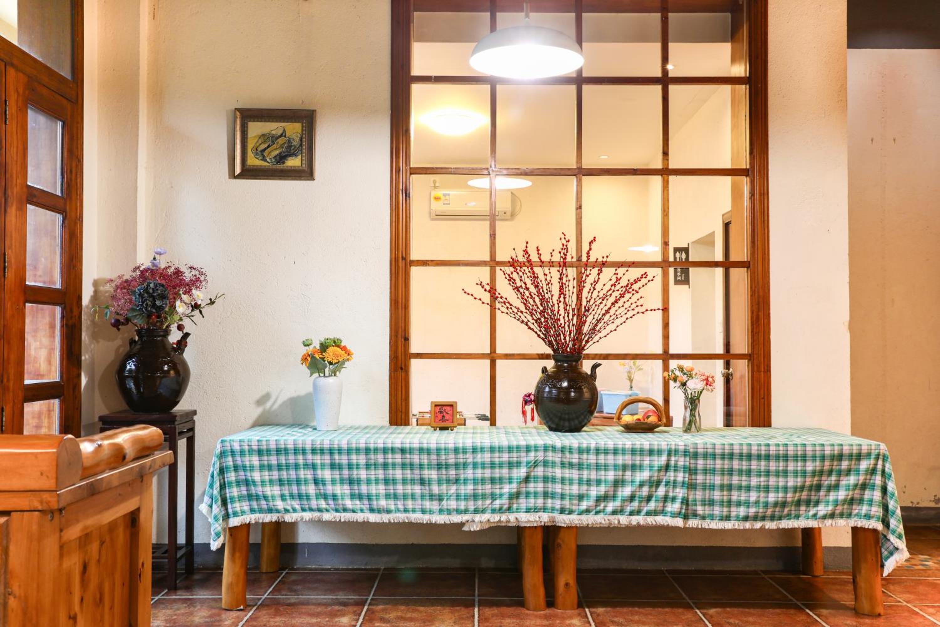Yangshuo Eden's Social Guesthouse - Wake up to a hearty Western breakfast & fresh craft coffee & night beers & outdoor activities