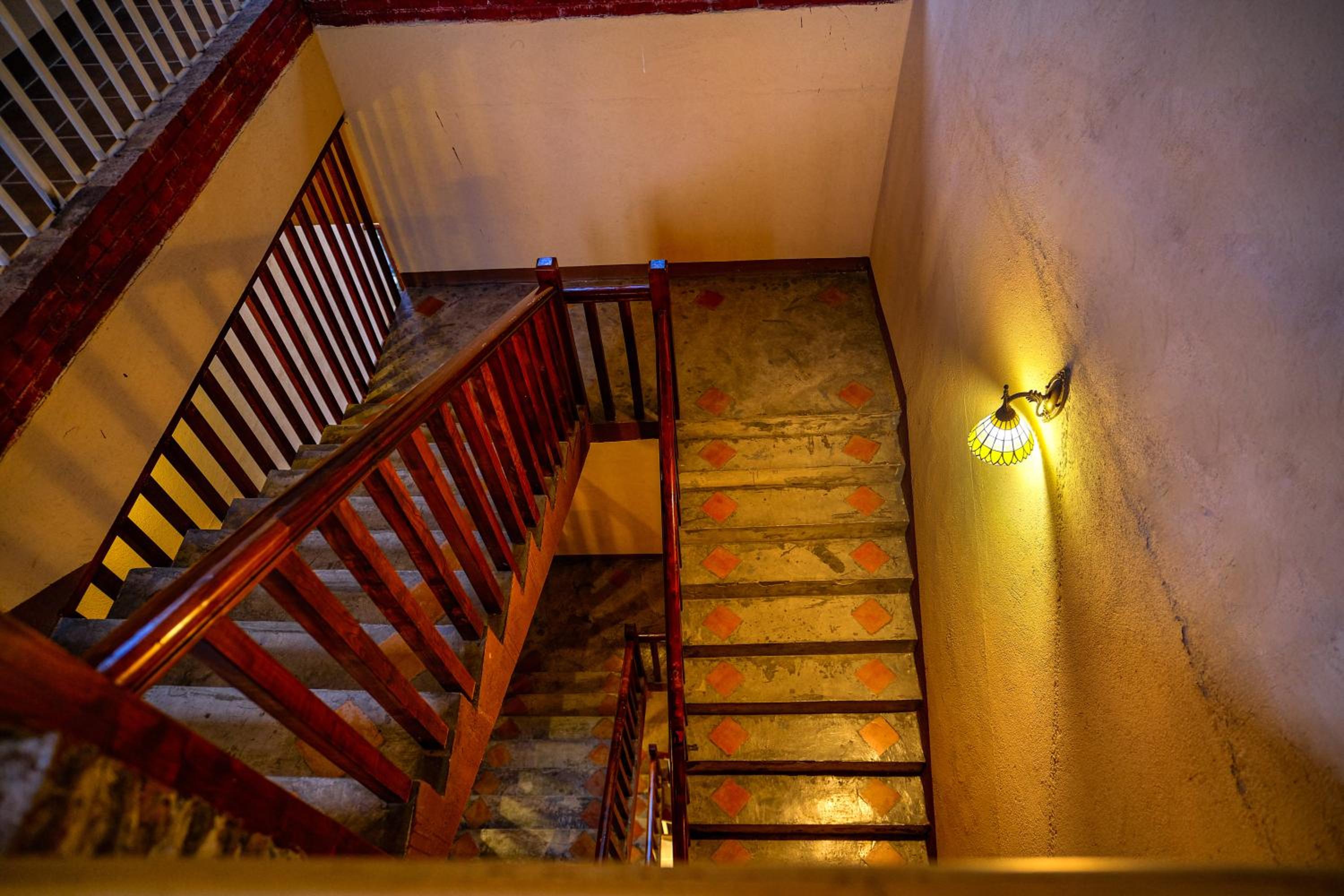 Yangshuo Eden's Social Guesthouse - Wake up to a hearty Western breakfast & fresh craft coffee & night beers & outdoor activities