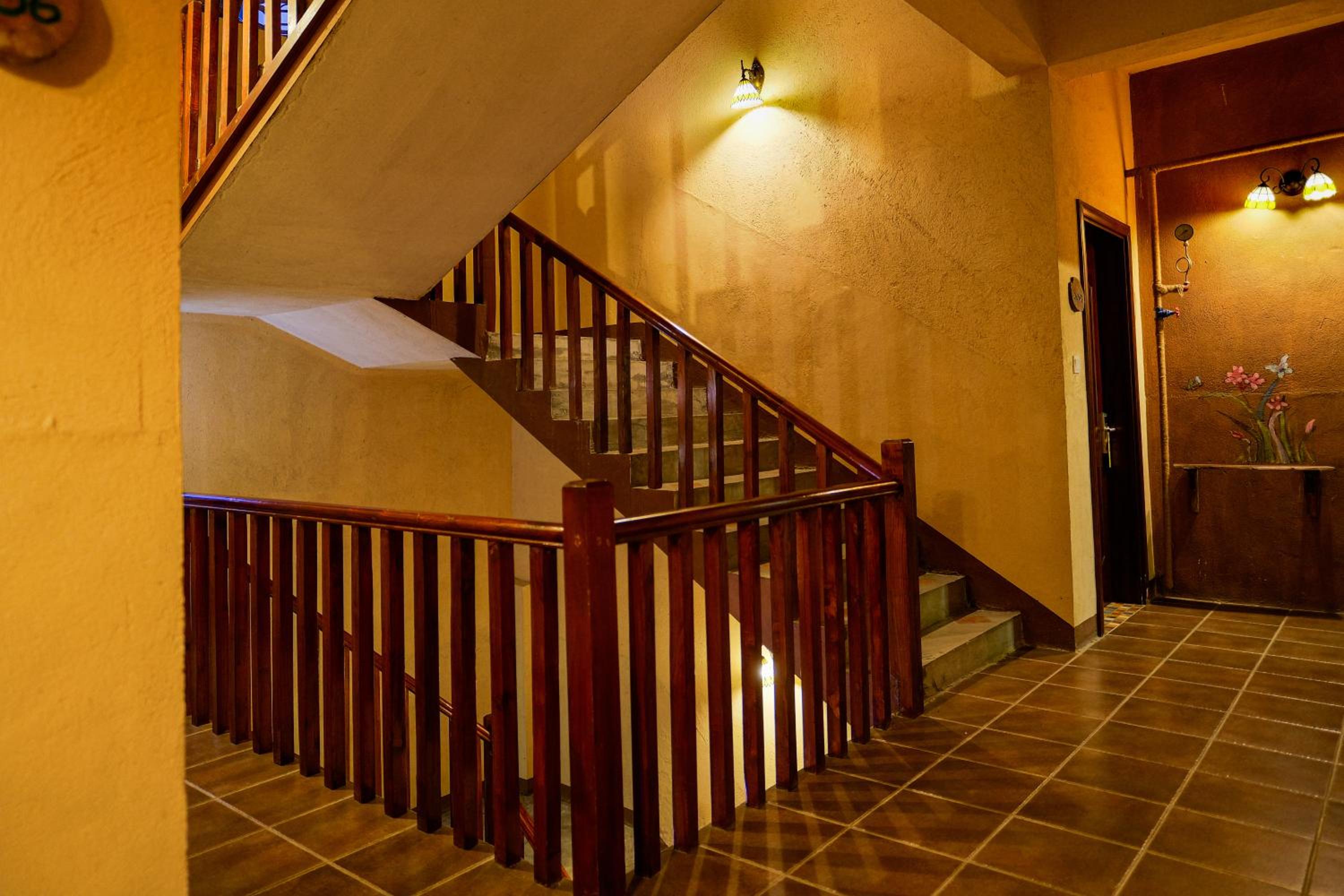 Yangshuo Eden's Social Guesthouse - Wake up to a hearty Western breakfast & fresh craft coffee & night beers & outdoor activities