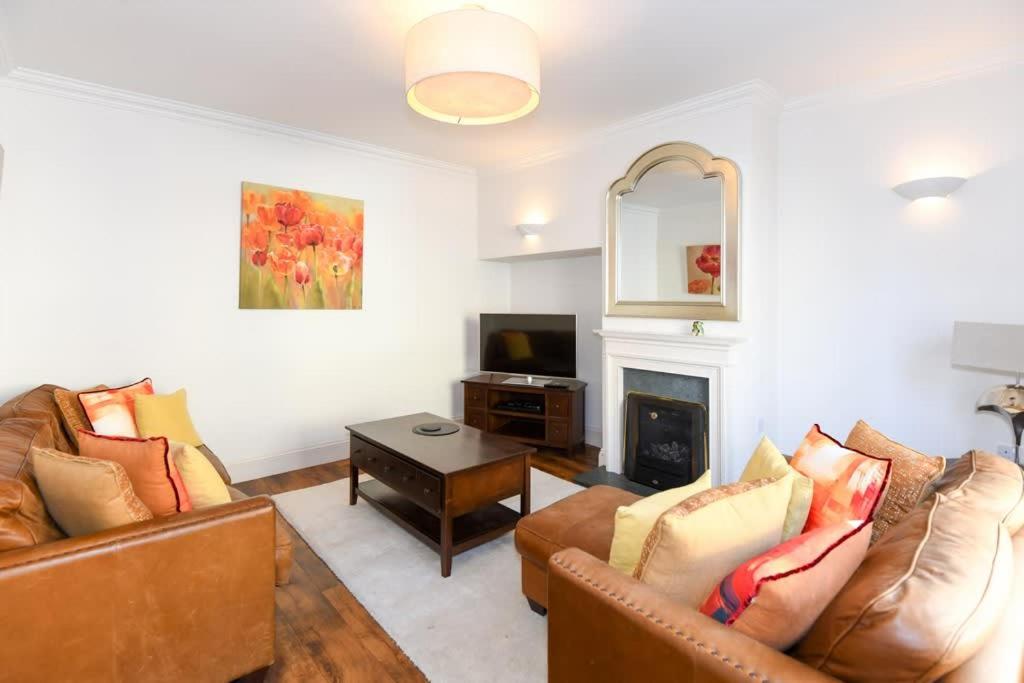 Wells Vacations - Spacious Townhouse Private Parking Central Wells - Property Image 1