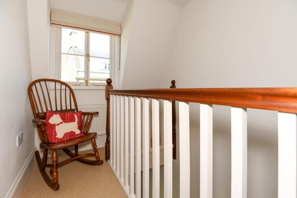Spacious Townhouse Private Parking Central Wells