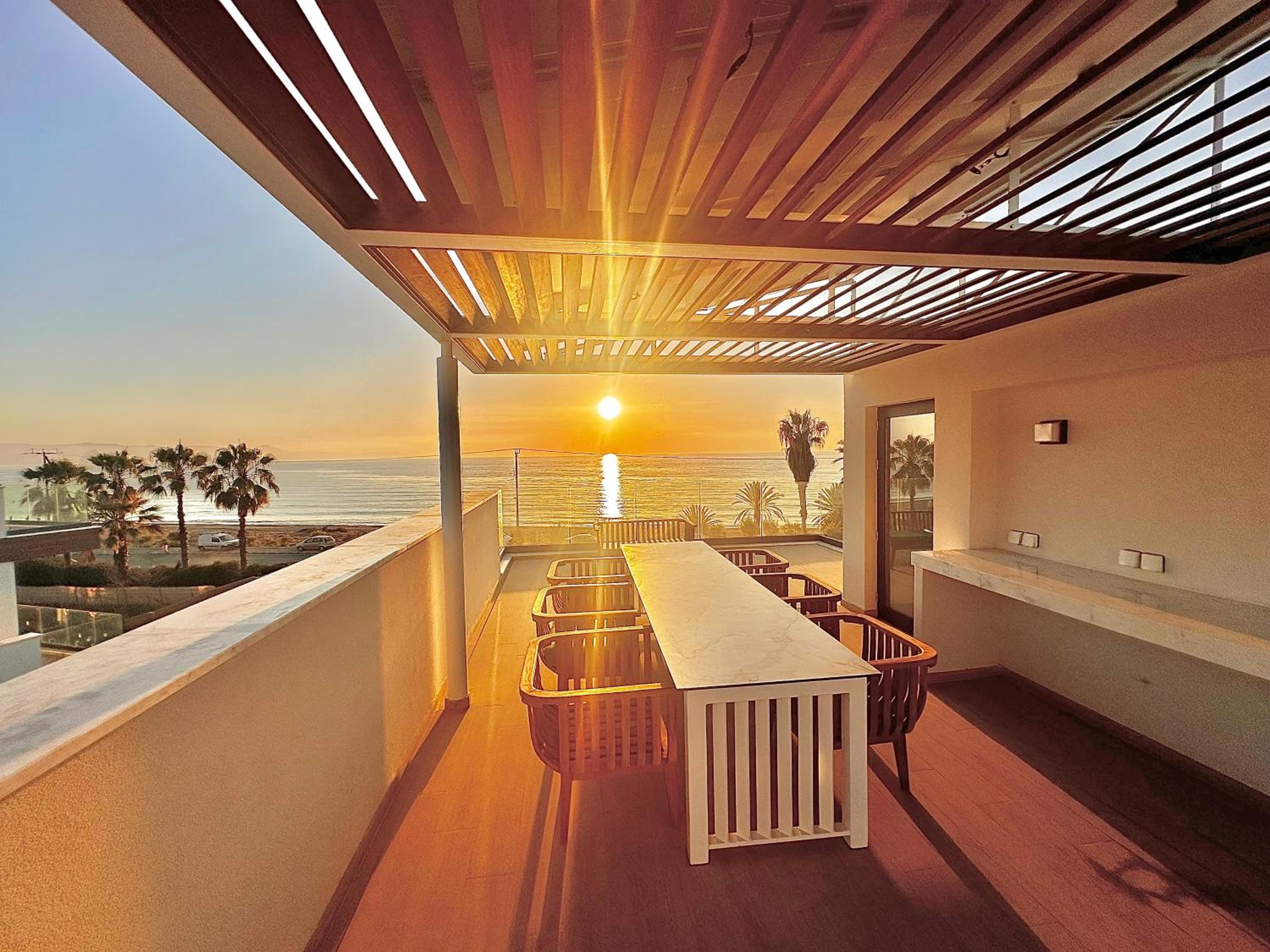 Santa Barbara Seafront villas w jacuzzi pool