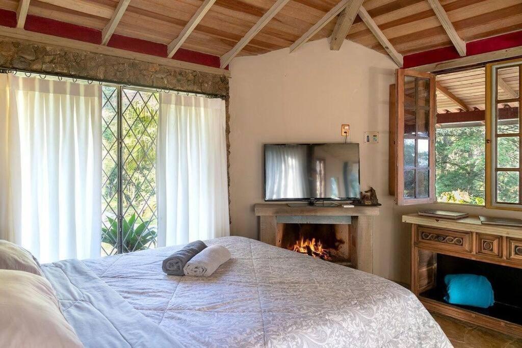 Cabana com jacuzzi em meio a Mata Atlântica