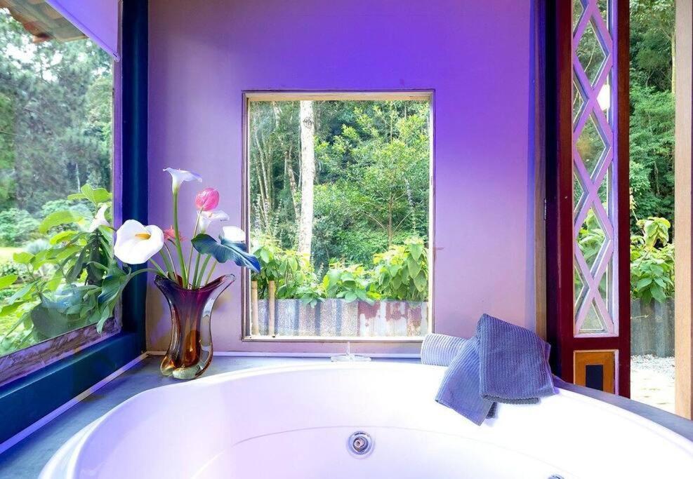 Cabana com jacuzzi em meio a Mata Atlântica