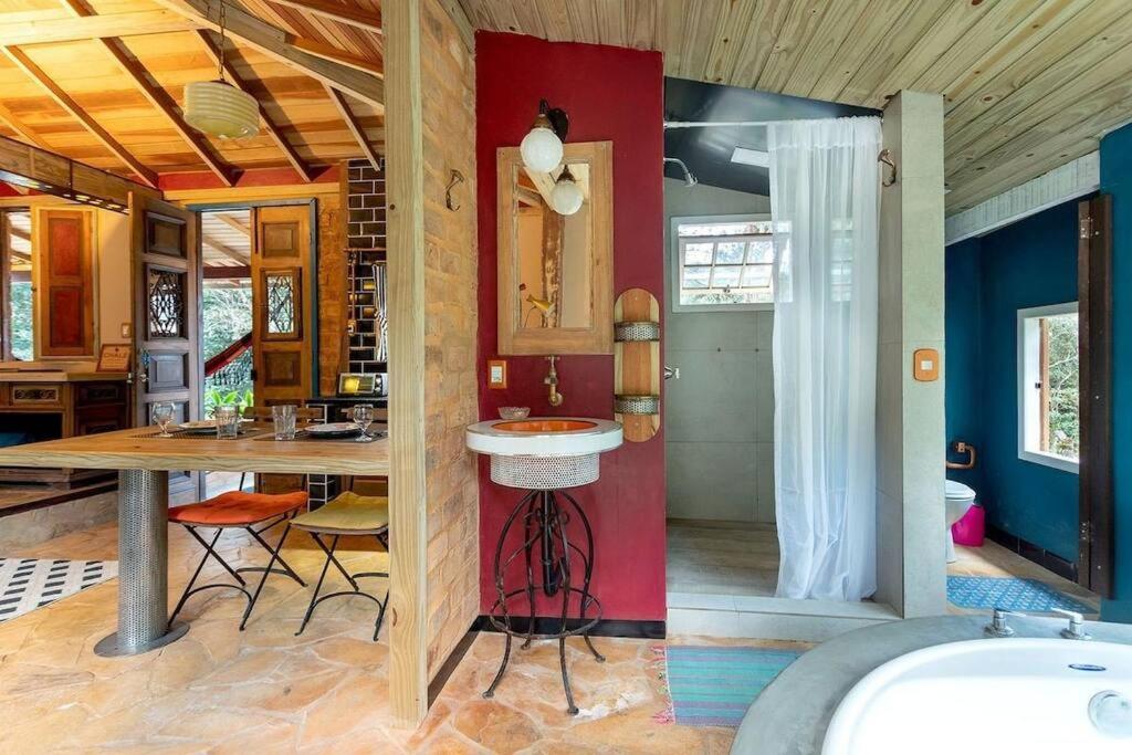 Cabana com jacuzzi em meio a Mata Atlântica
