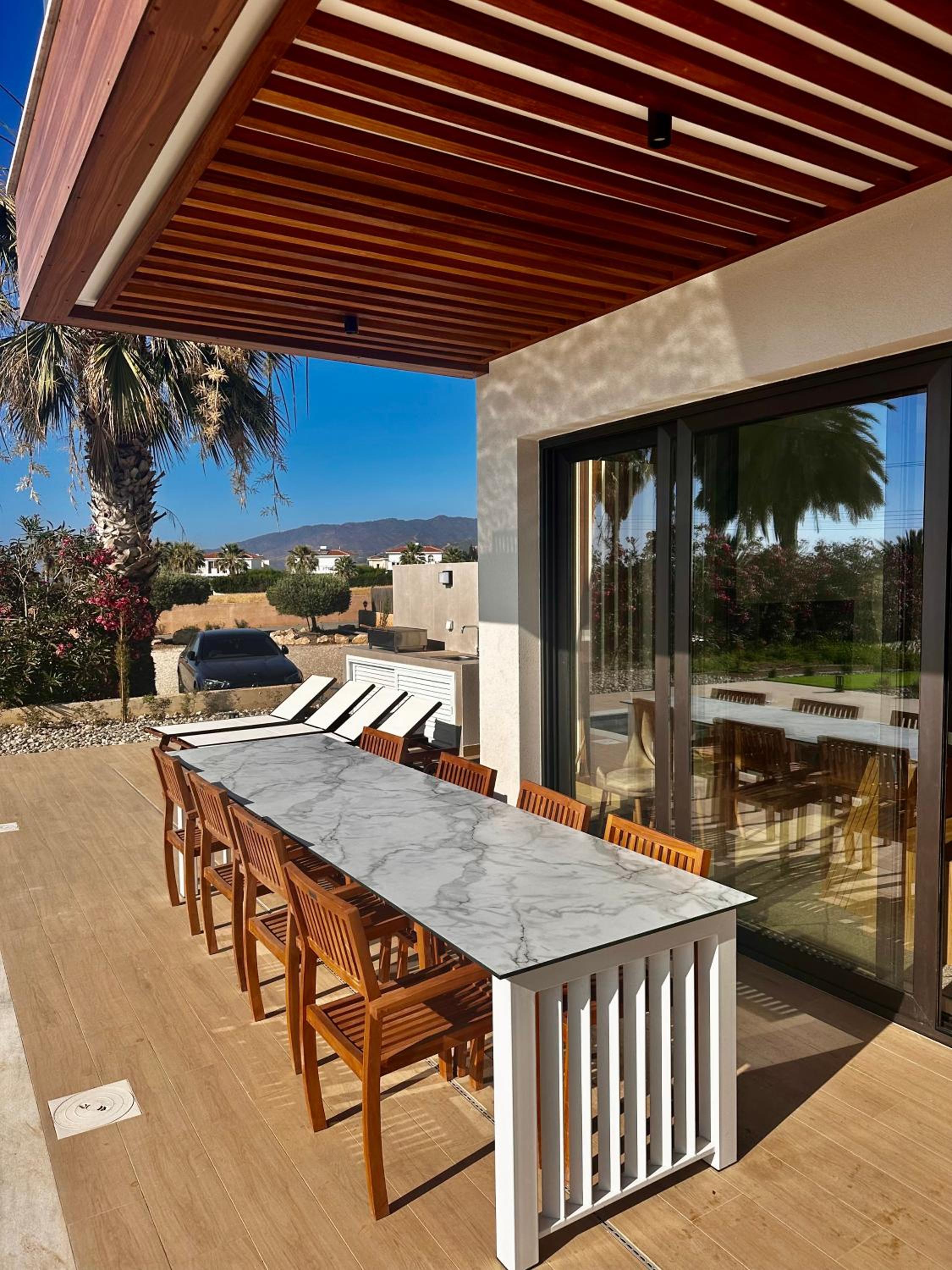 Santa Barbara Seafront villas w jacuzzi pool
