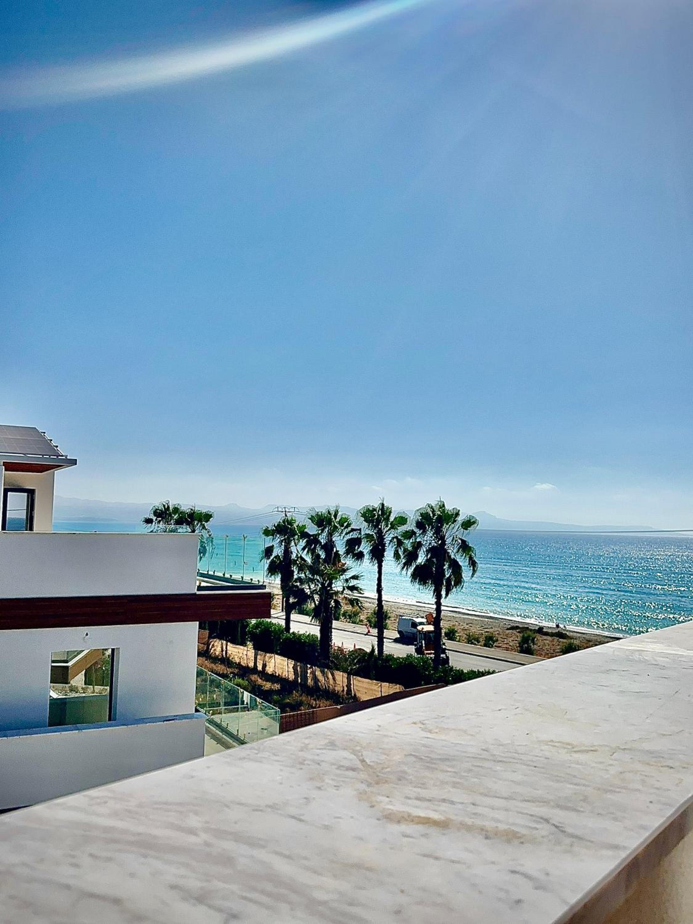 Santa Barbara Seafront villas w jacuzzi pool