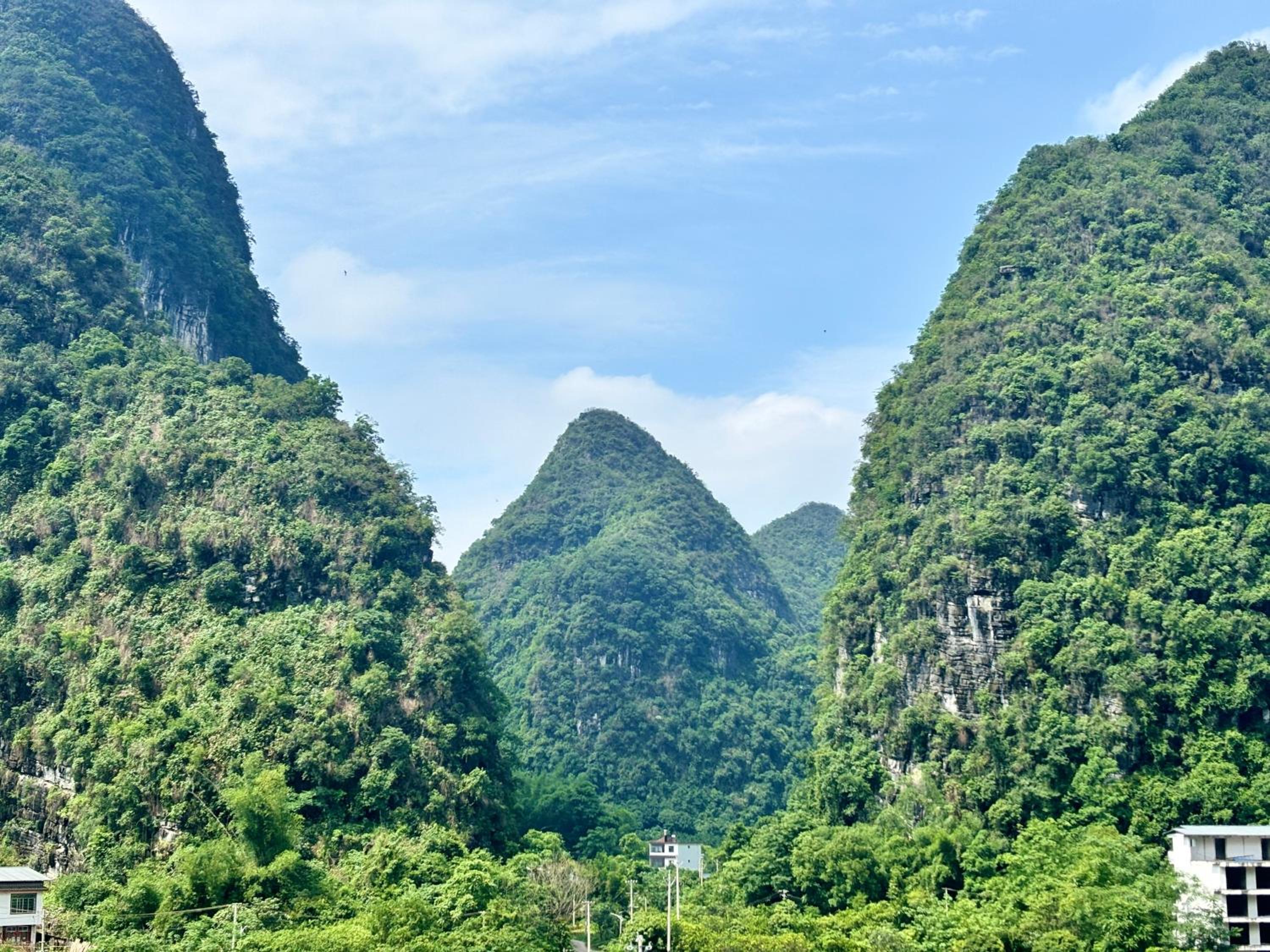 Yangshuo Eden's Social Guesthouse - Wake up to a hearty Western breakfast & fresh craft coffee & night beers & outdoor activities