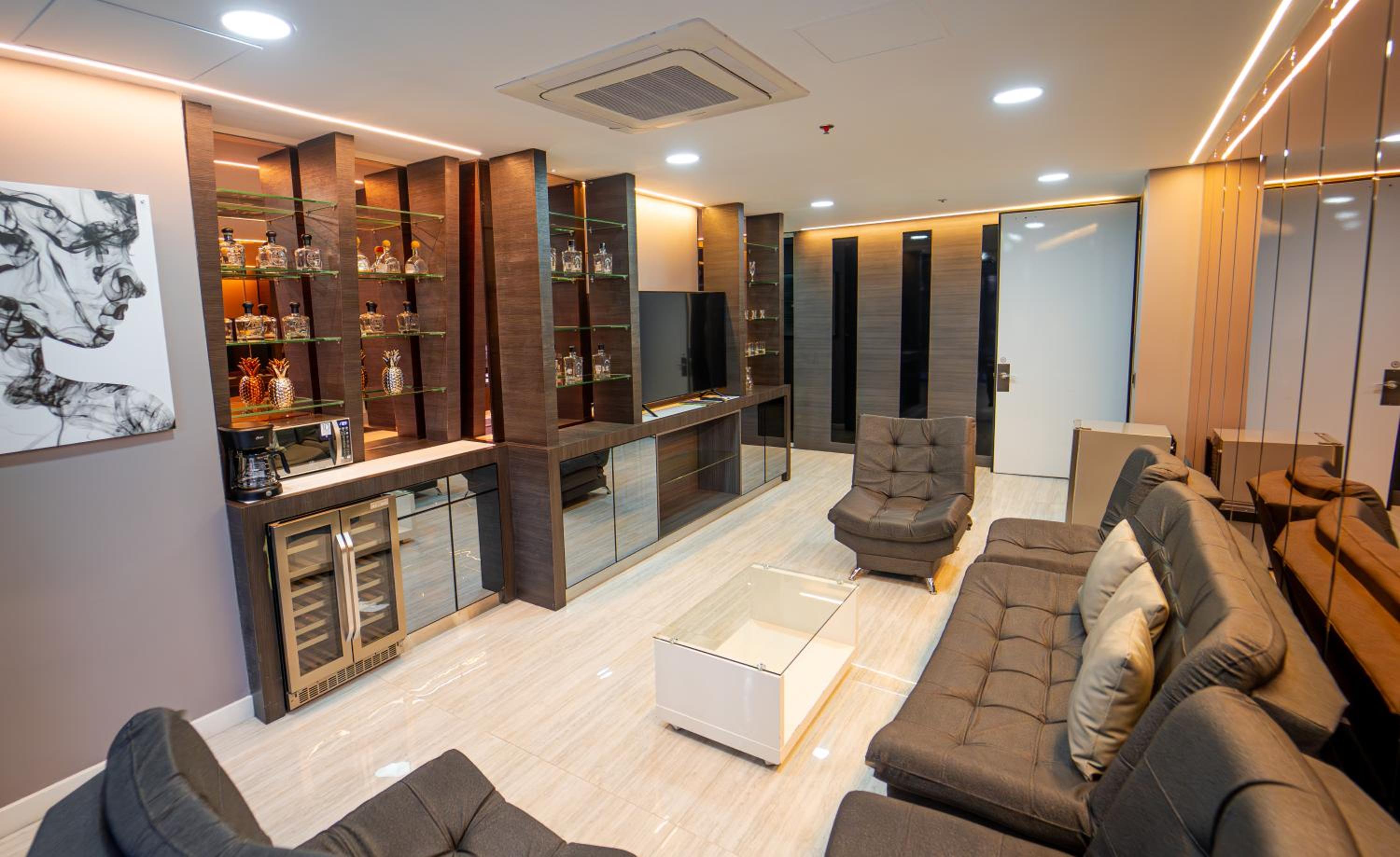 1Million Luxury Suites