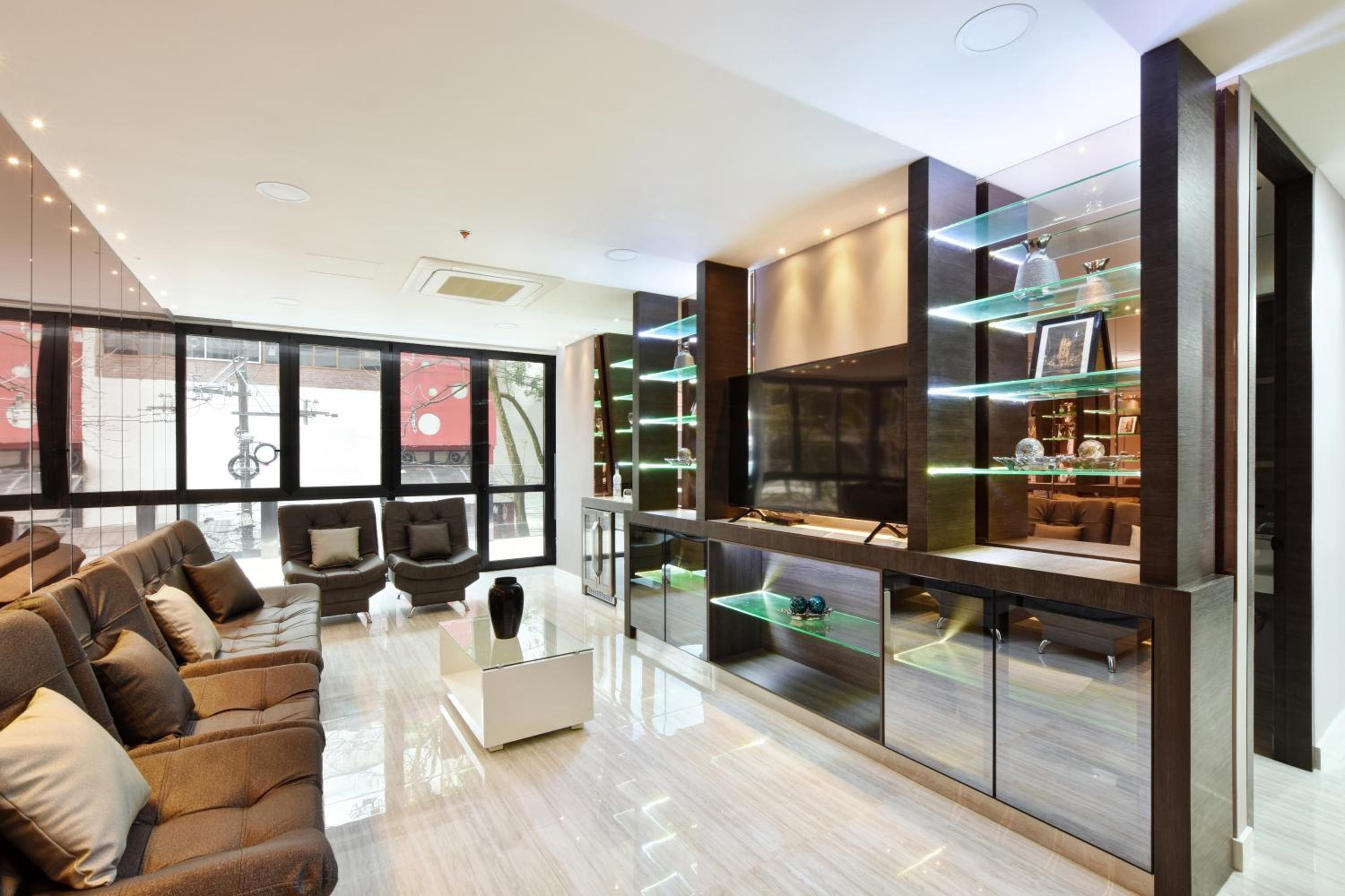 1Million Luxury Suites
