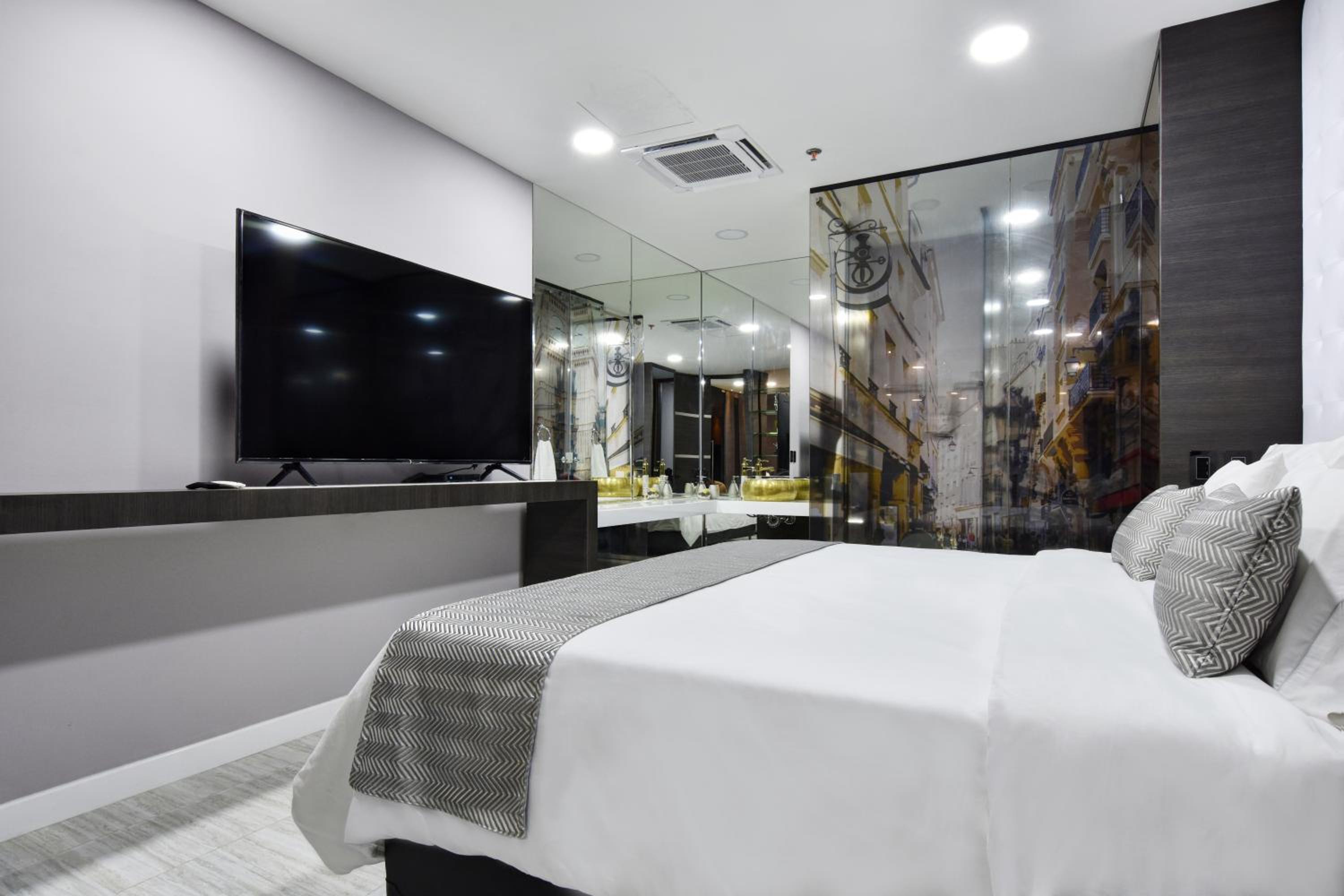 1Million Luxury Suites