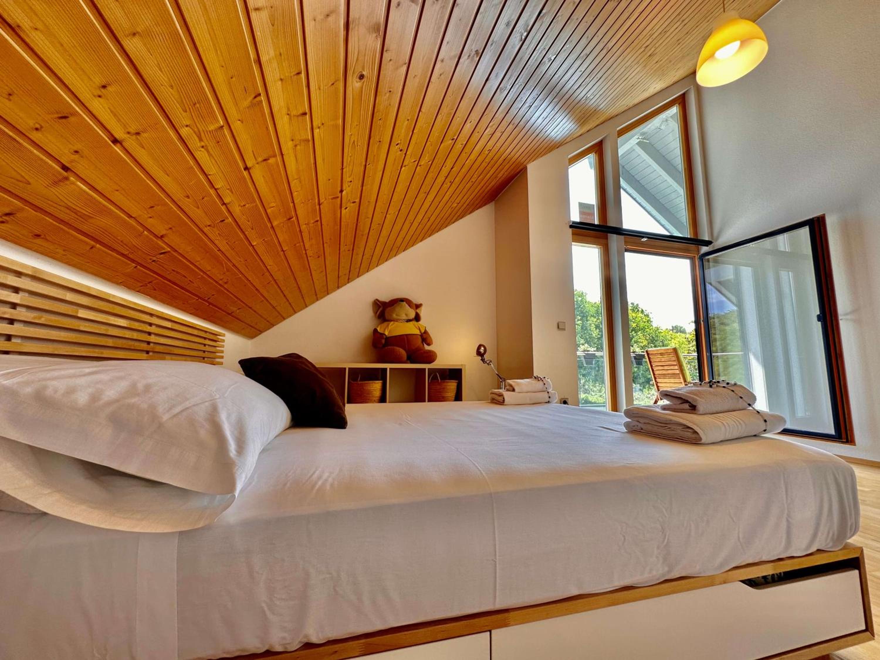Sparrow Villa in residential area by HLCLUB Agency
