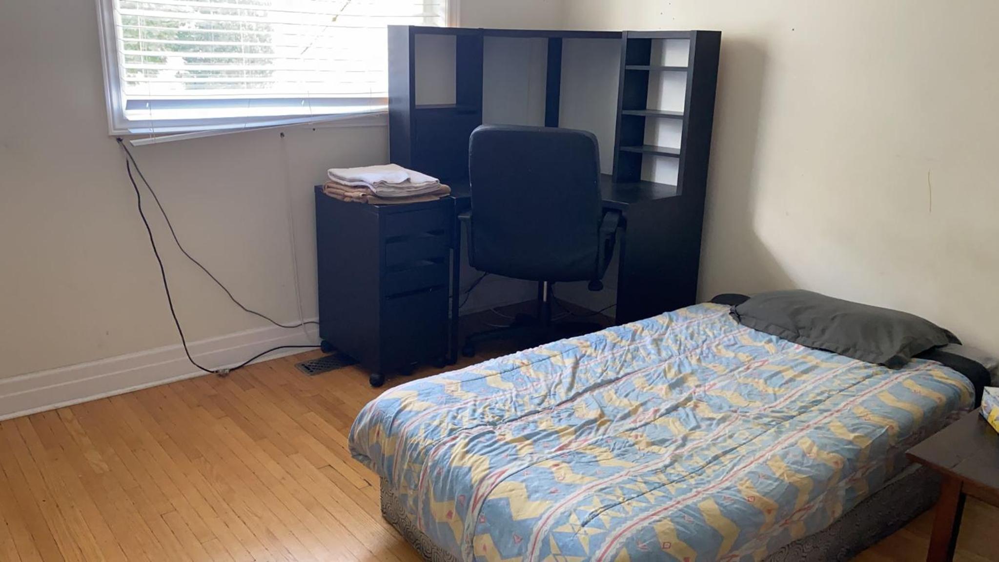 Private Rooms, Free Parking, Full Kitchen, Best Prices in Town- York University Heights