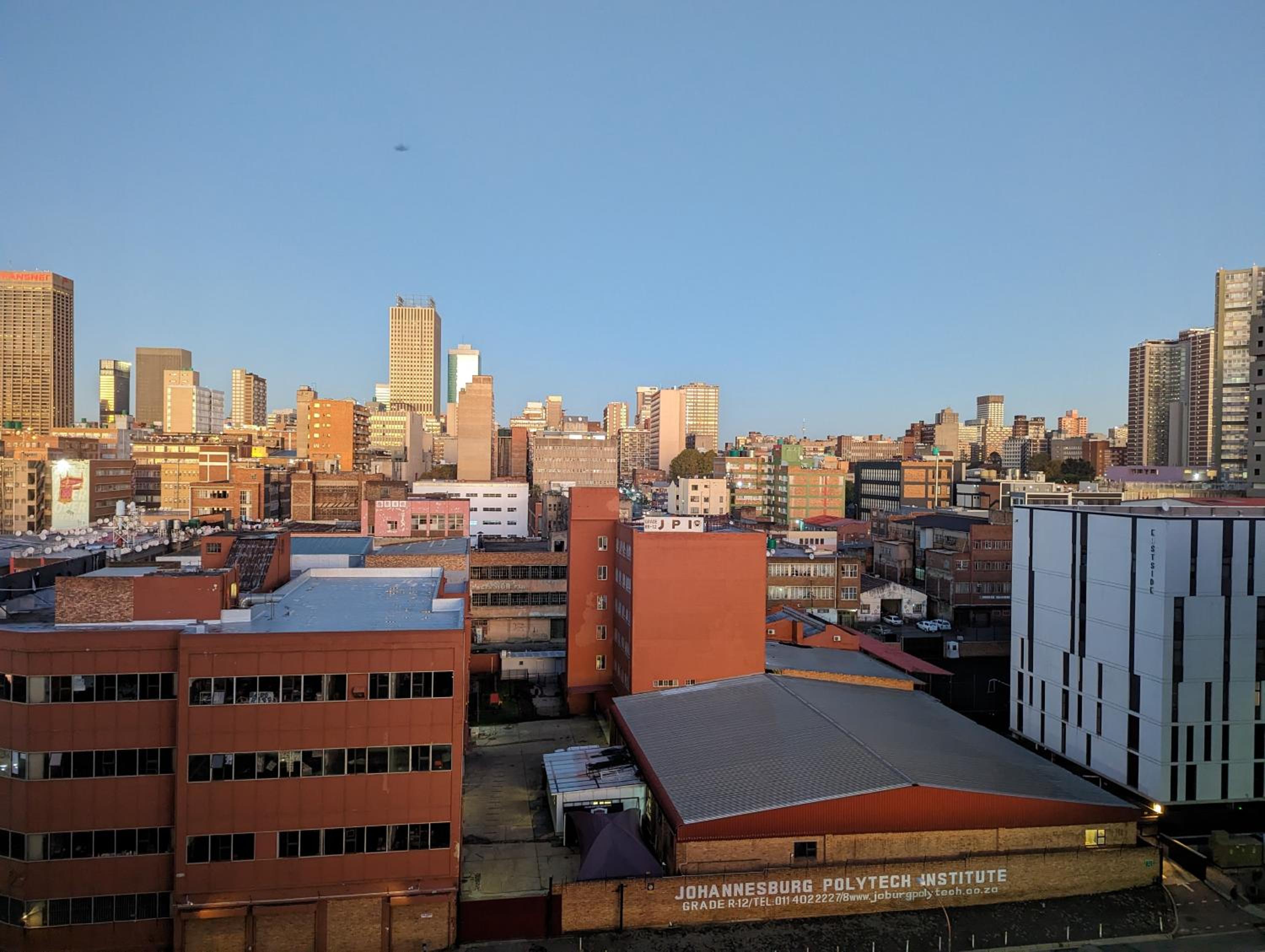 Johannesburg Maboneng Designer Apartment with City Views - Full Backup Water & Electric