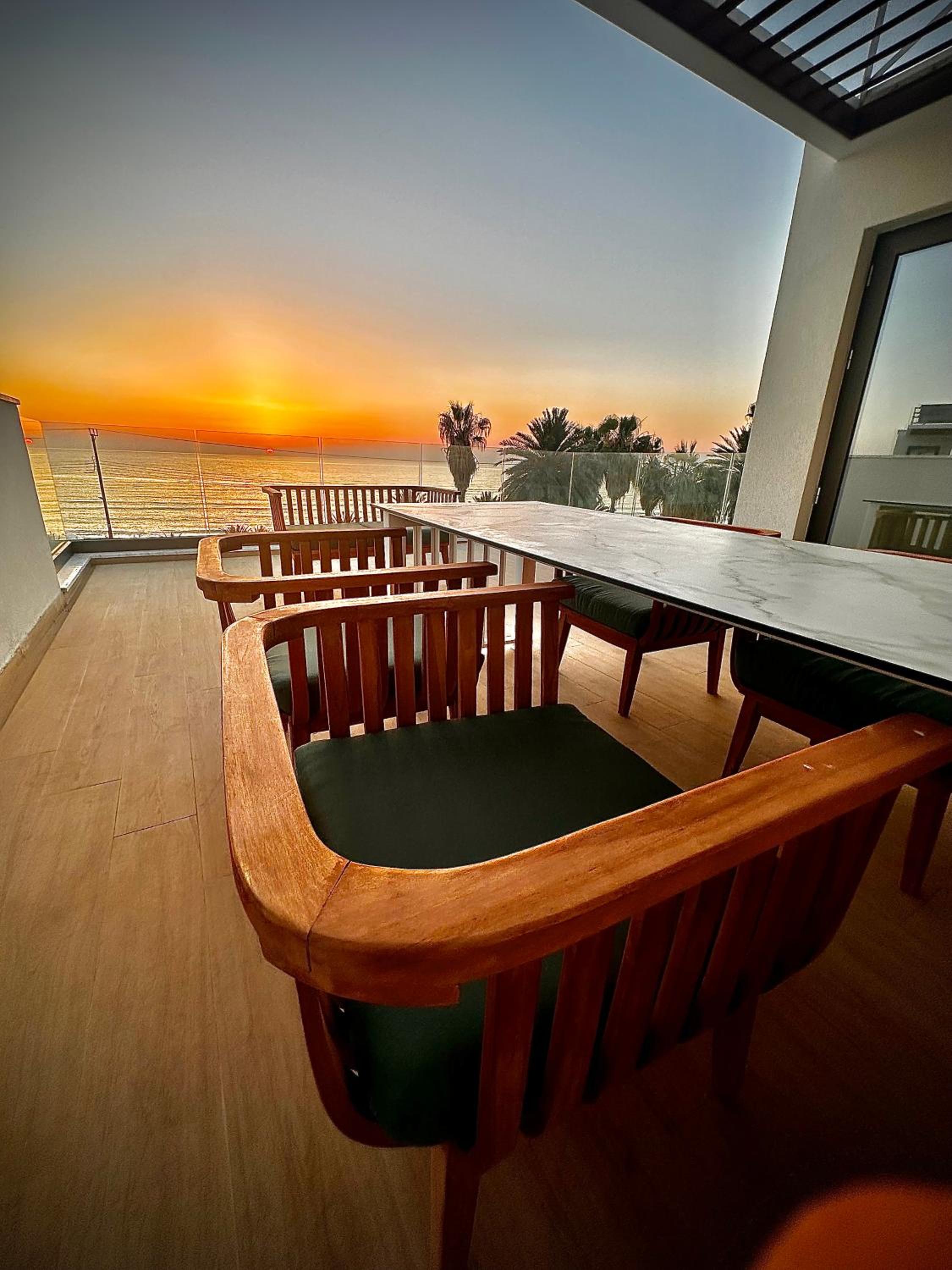 Santa Barbara Seafront villas w jacuzzi pool