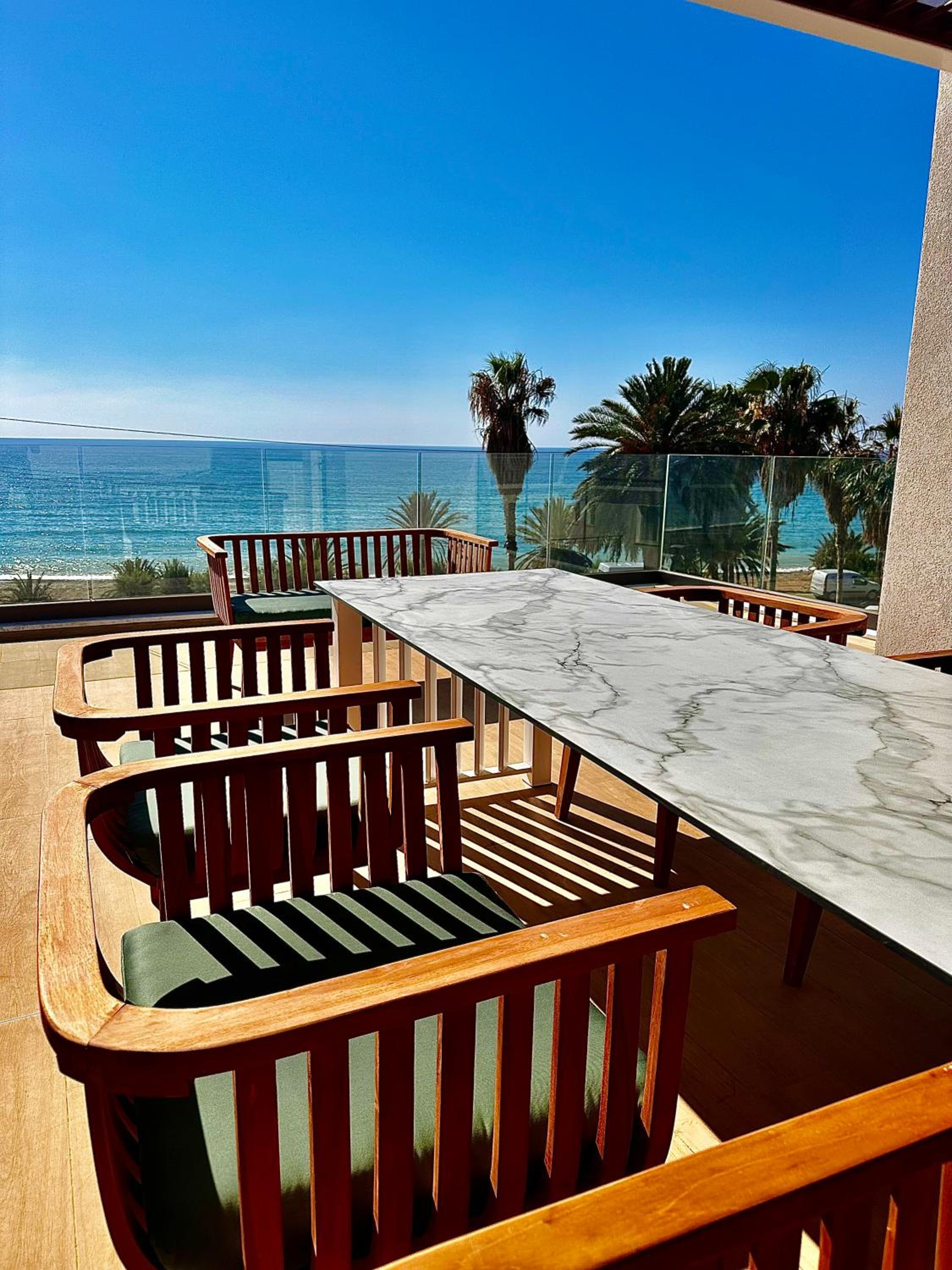 Santa Barbara Seafront villas w jacuzzi pool