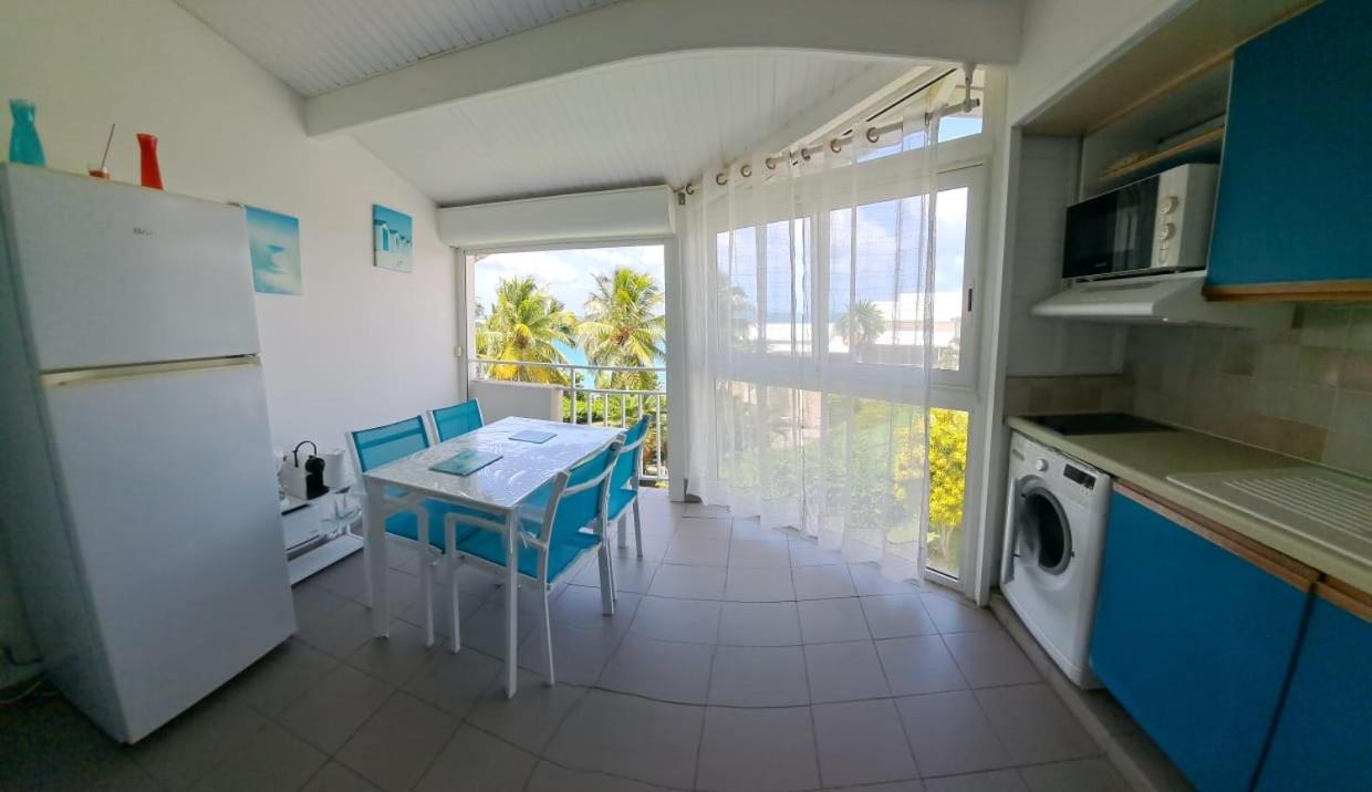 Grand studio vue mer, accès plage, Le Gosier view 3