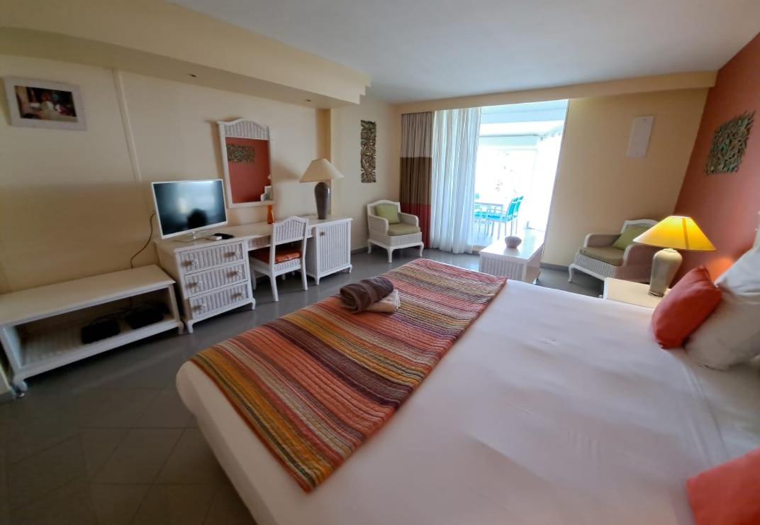 Grand studio vue mer, accès plage, Le Gosier view 2