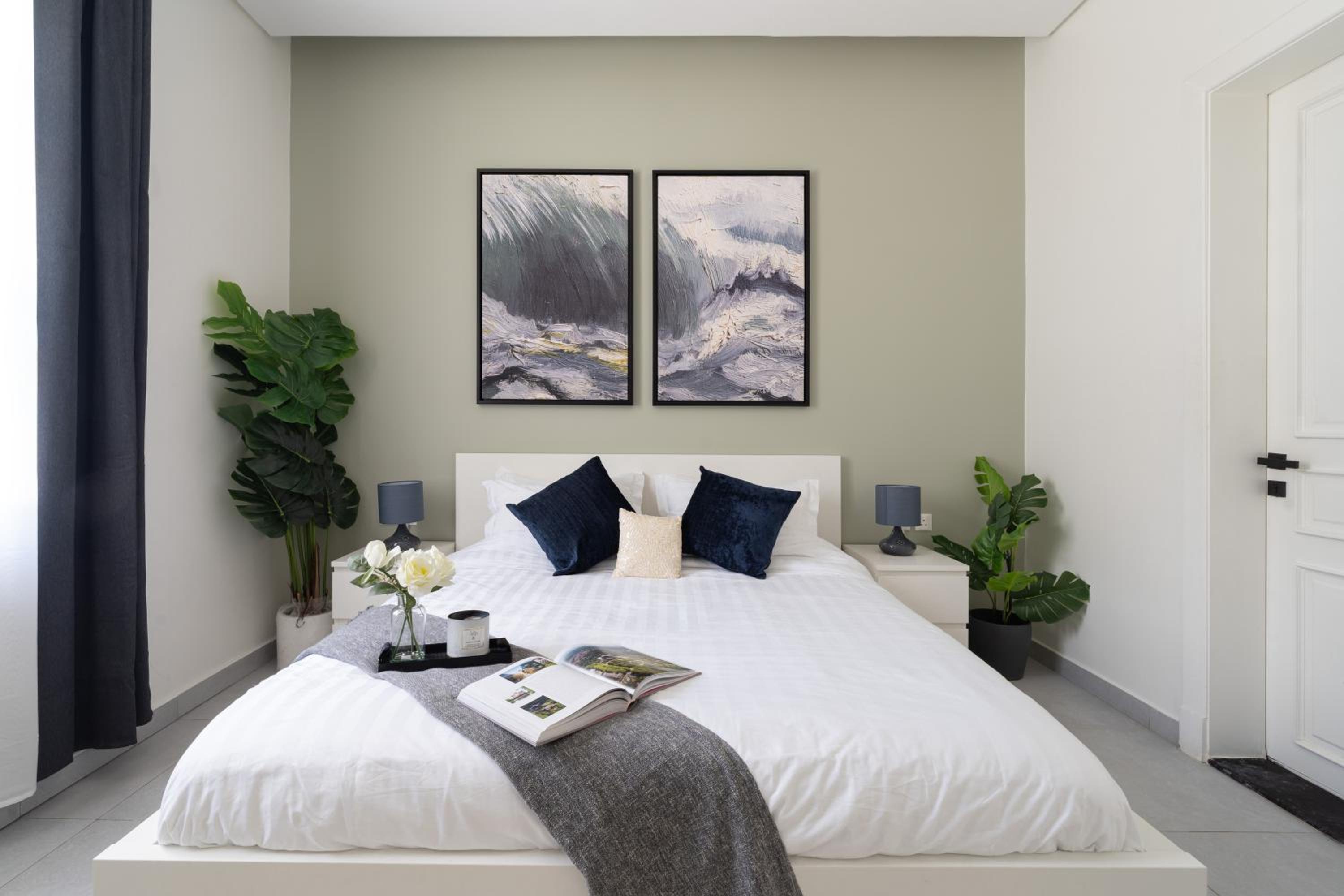 2BR Luxury Stay I 5 Min to Boulevard