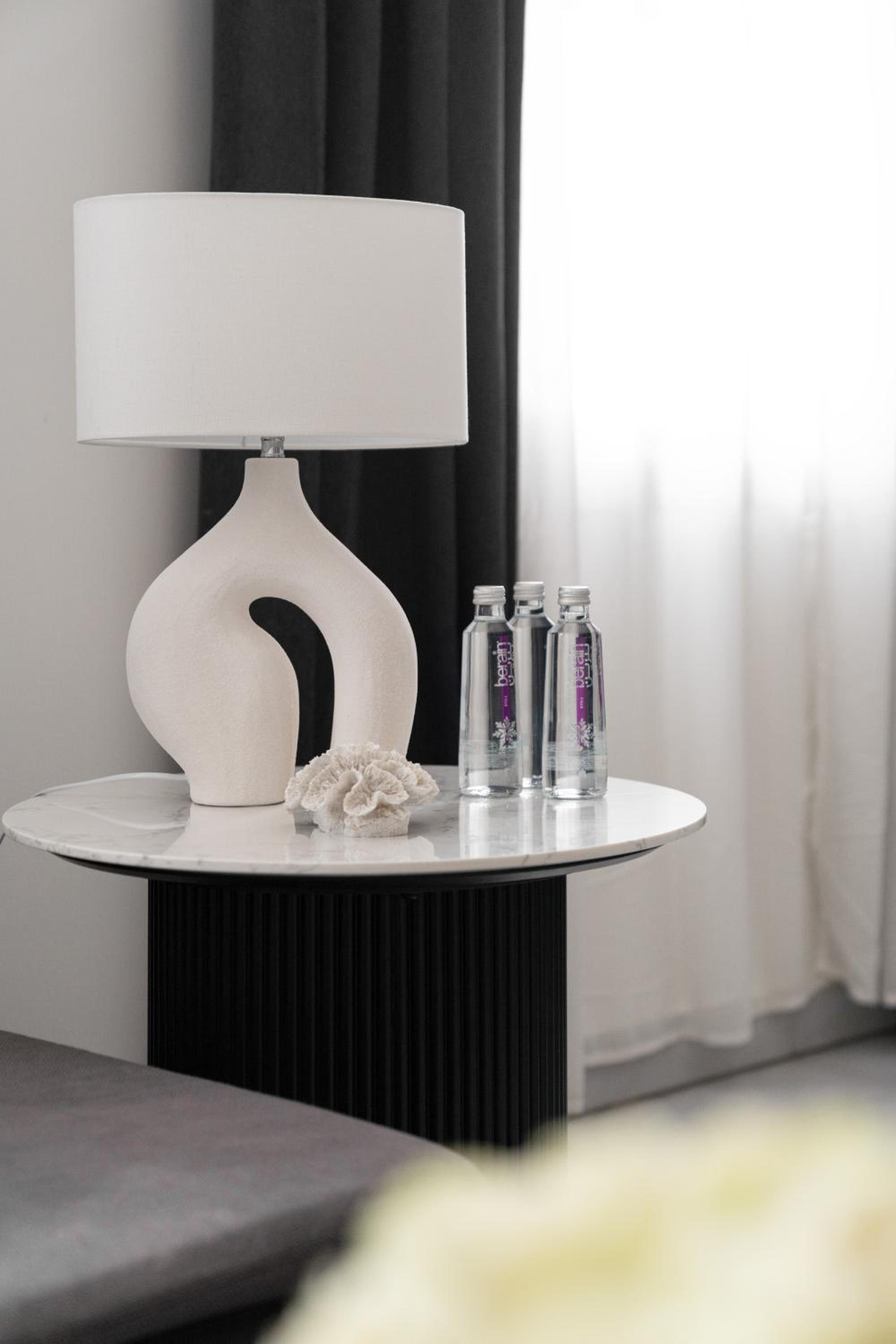 2BR Luxury Stay I 5 Min to Boulevard