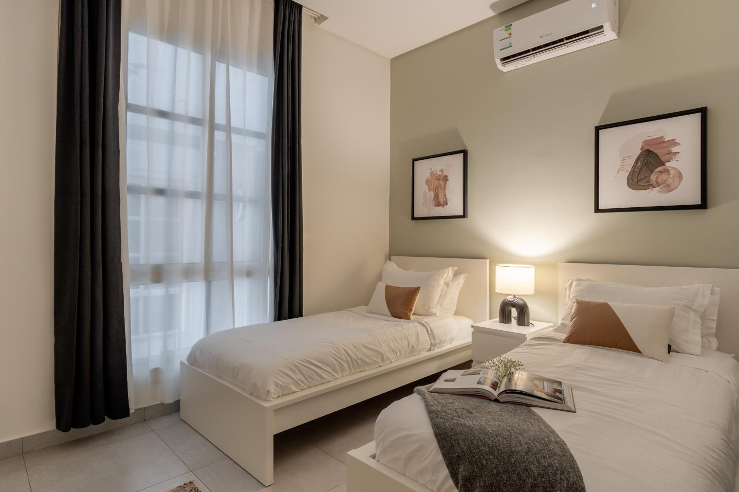 2BR Luxury Stay I 5 Min to Boulevard