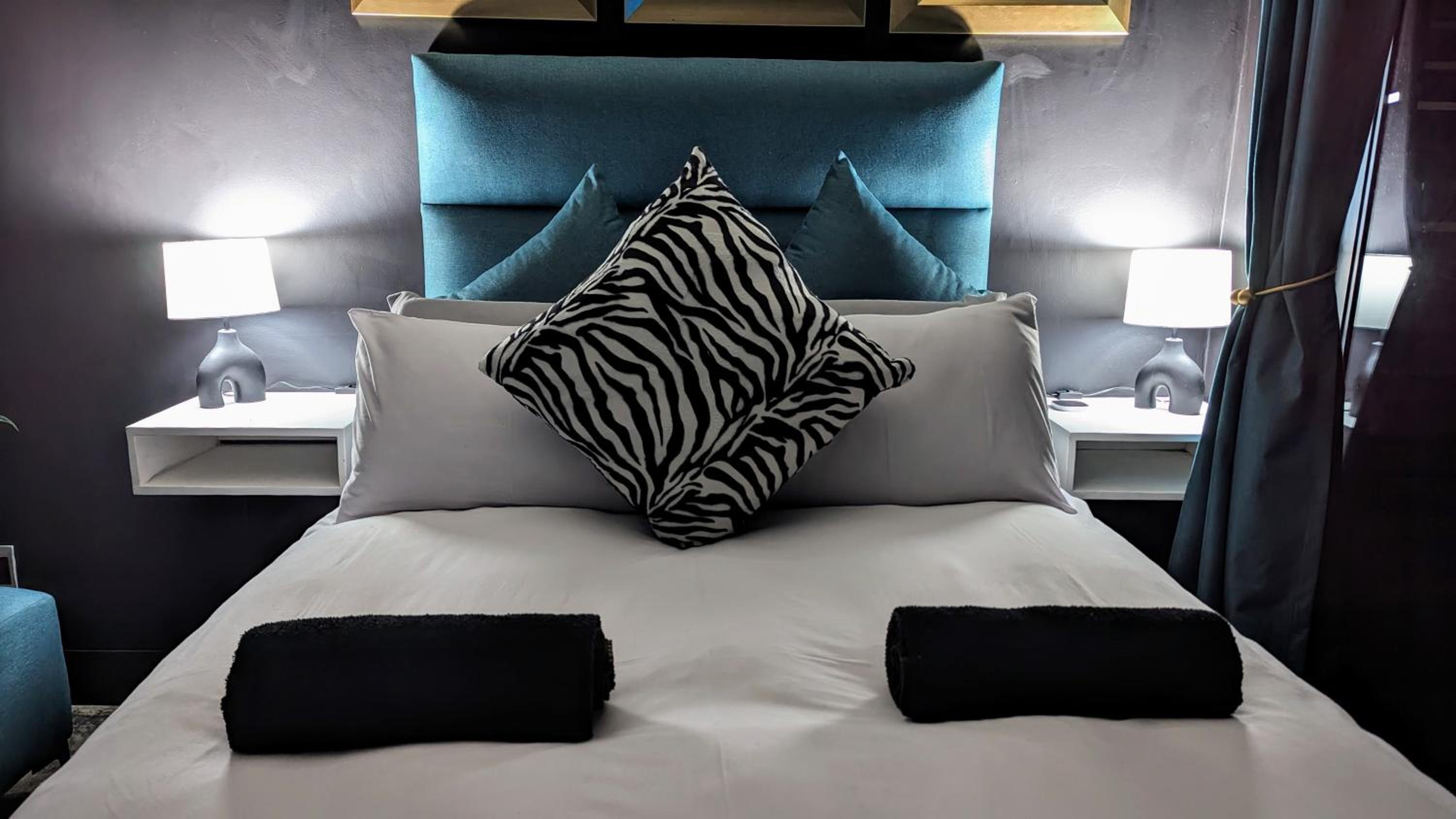 Maboneng Designer 1 Bedroom Apartment near Ellis Park - Full Backup Water & Electric - Hallmark House
