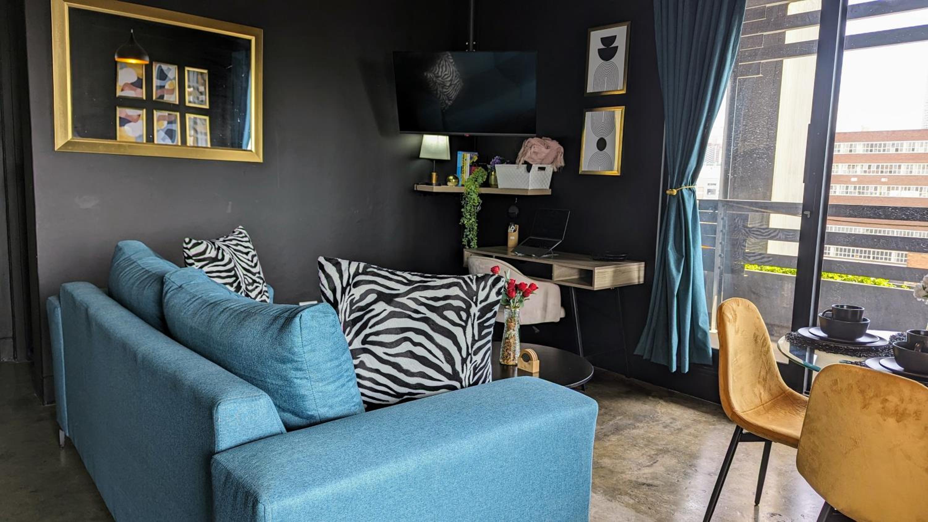 Maboneng Designer 1 Bedroom Apartment near Ellis Park - Full Backup Water & Electric - Hallmark House