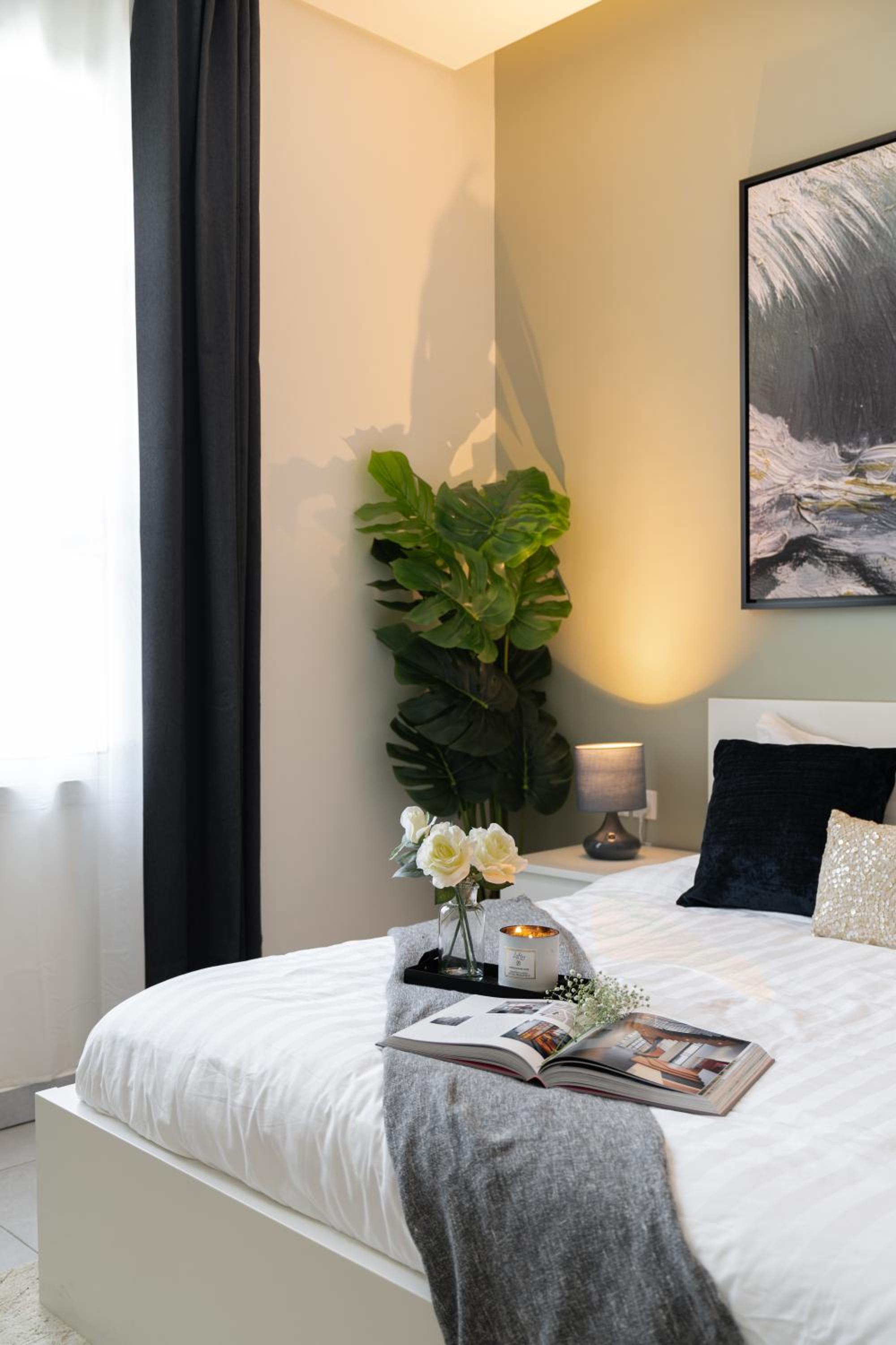 2BR Luxury Stay I 5 Min to Boulevard