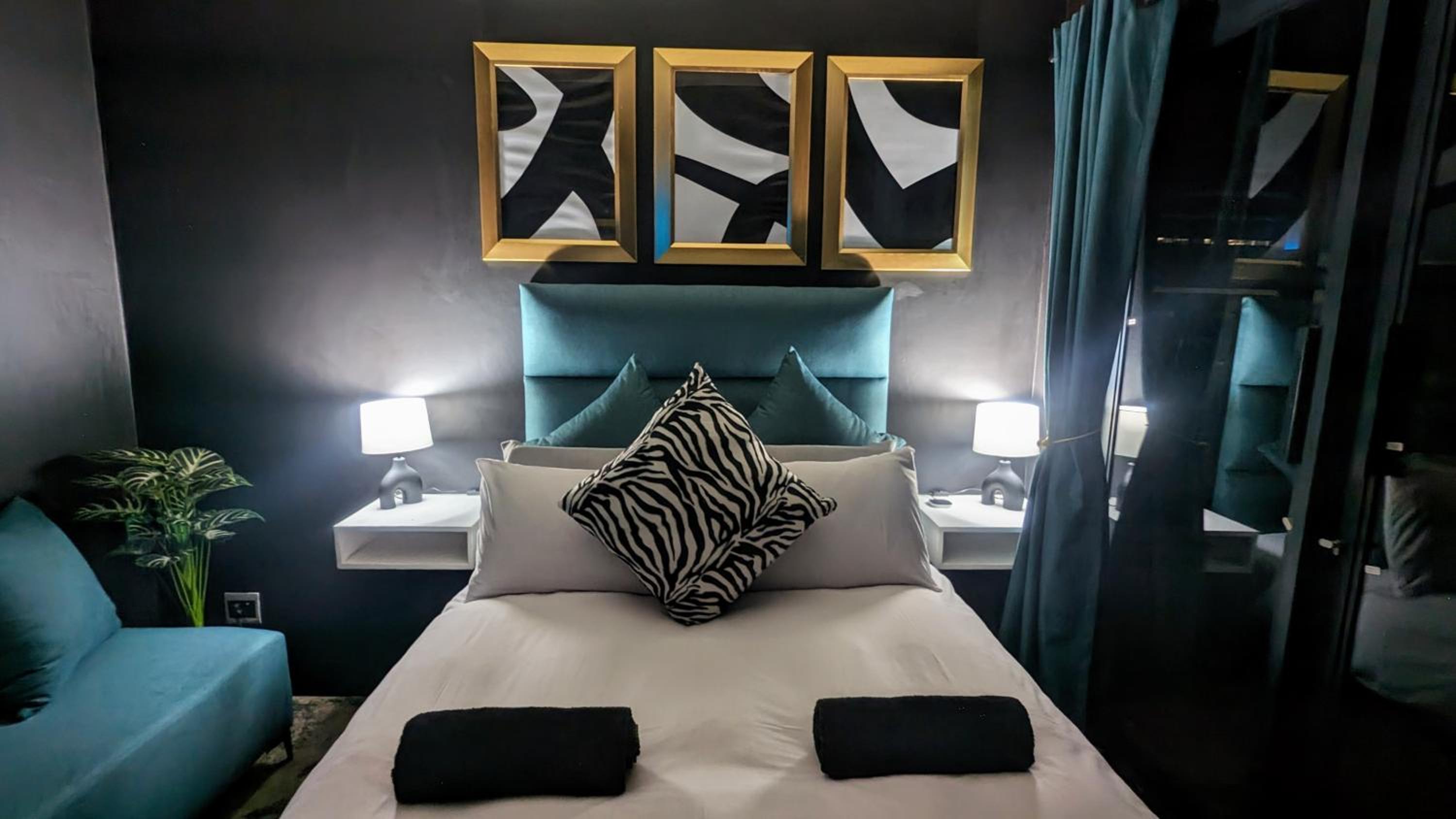 Maboneng Designer 1 Bedroom Apartment near Ellis Park - Full Backup Water & Electric - Hallmark House