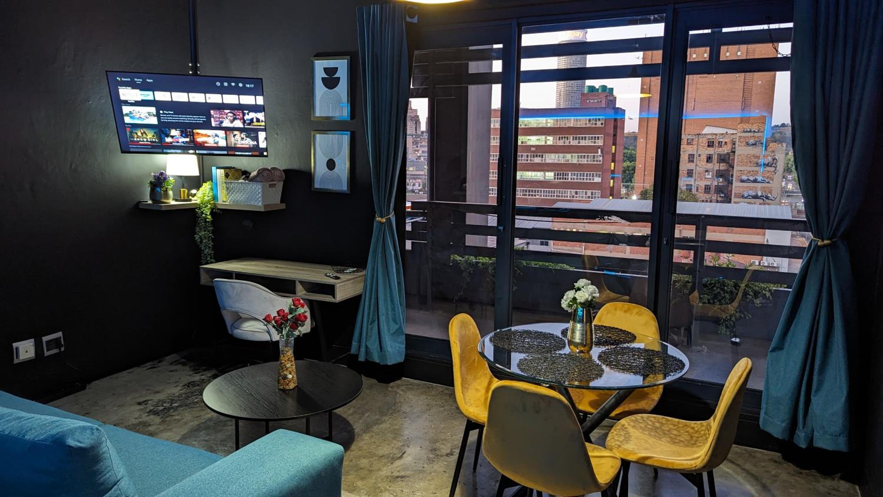 Maboneng Designer 1 Bedroom Apartment near Ellis Park - Full Backup Water & Electric - Hallmark House