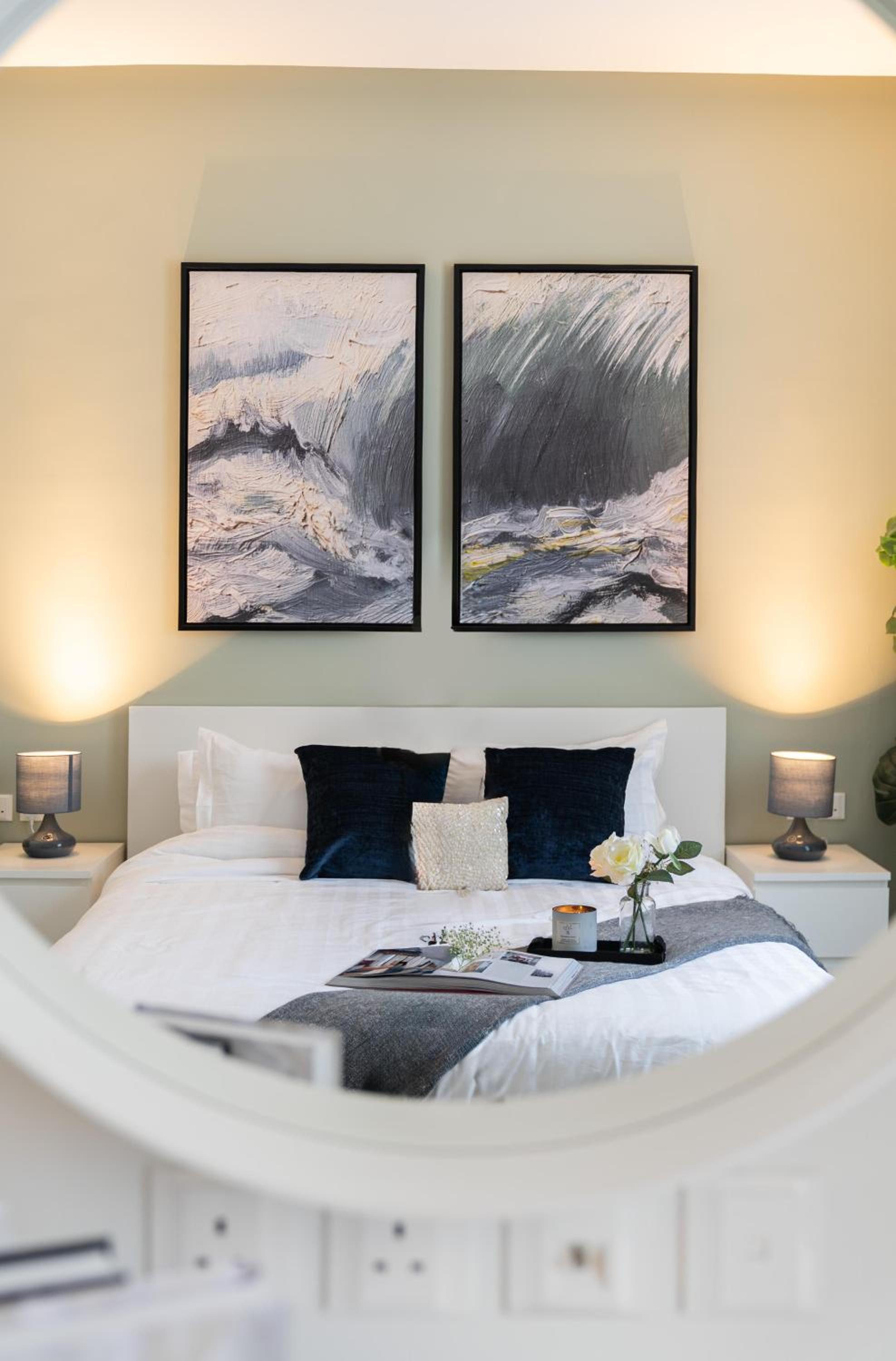 2BR Luxury Stay I 5 Min to Boulevard