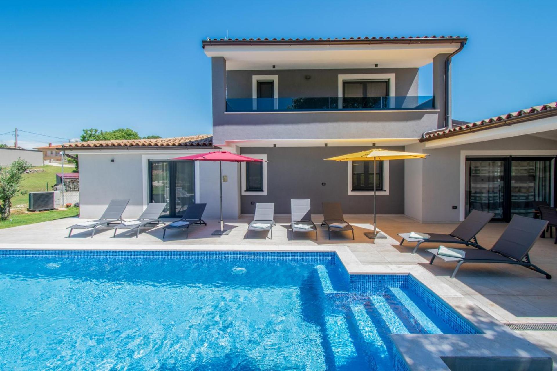 Villa Vala with a large yard near Pula - by Istrabook view 5