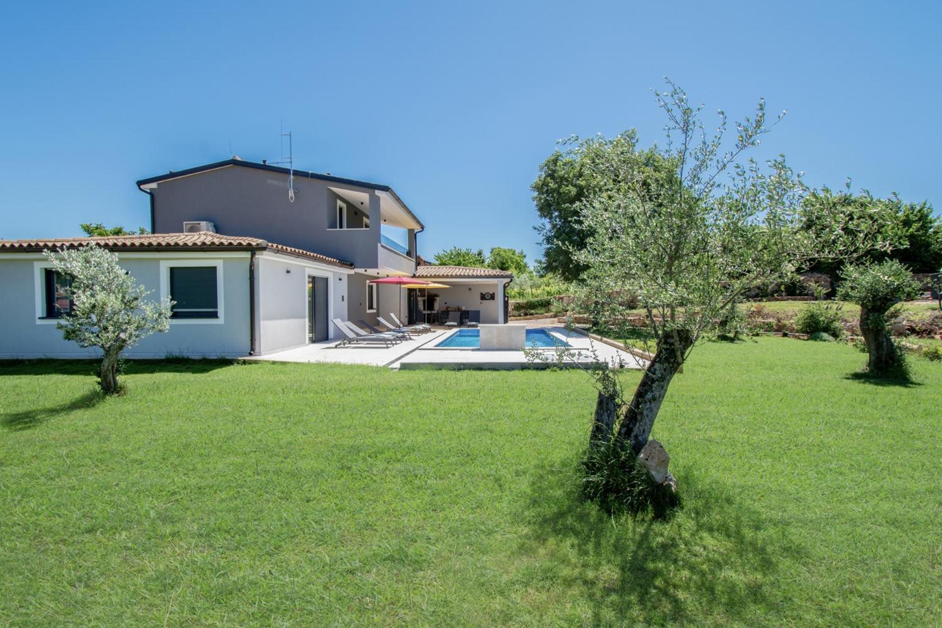 Villa Vala with a large yard near Pula - by Istrabook view 2
