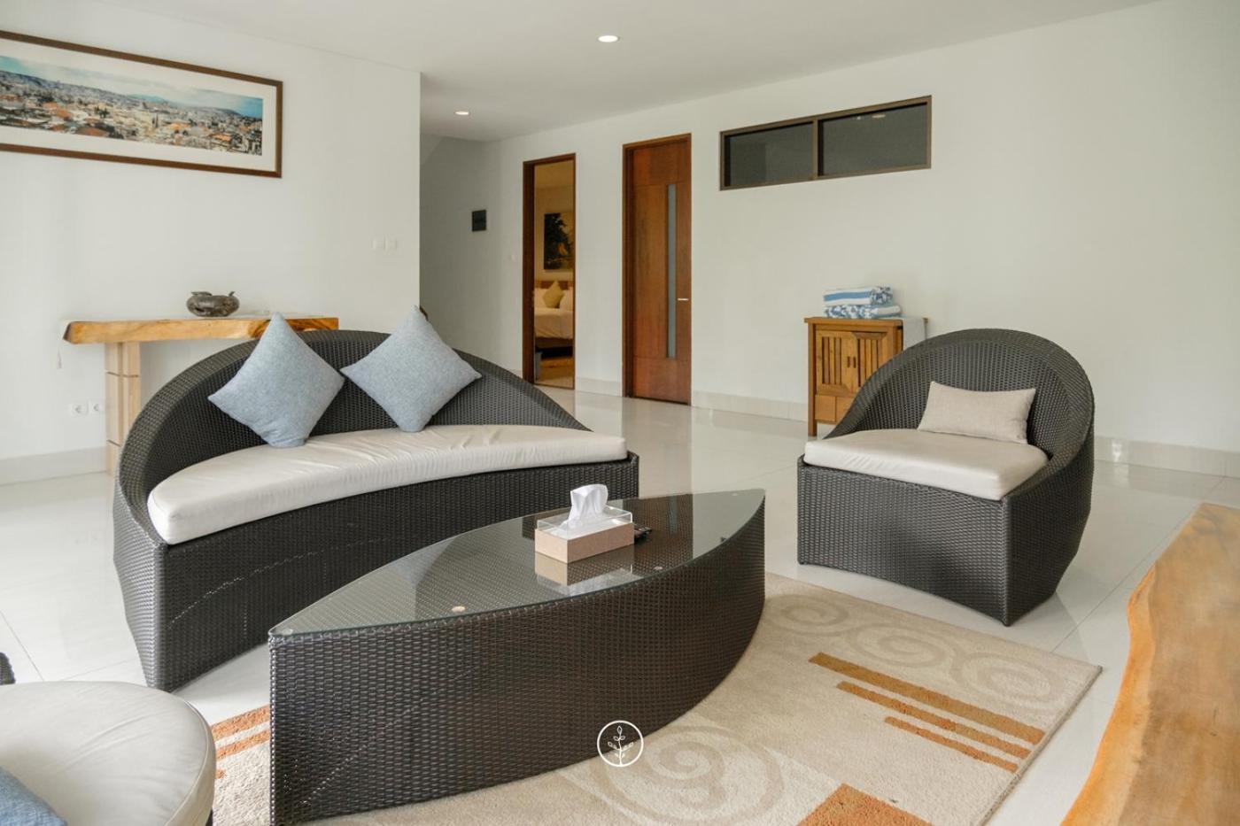 Magenta Hill View Villa 6 Bedrooms With a Private Swimming Pool and a Movie Room and a Billiard Table, Bandung - 17