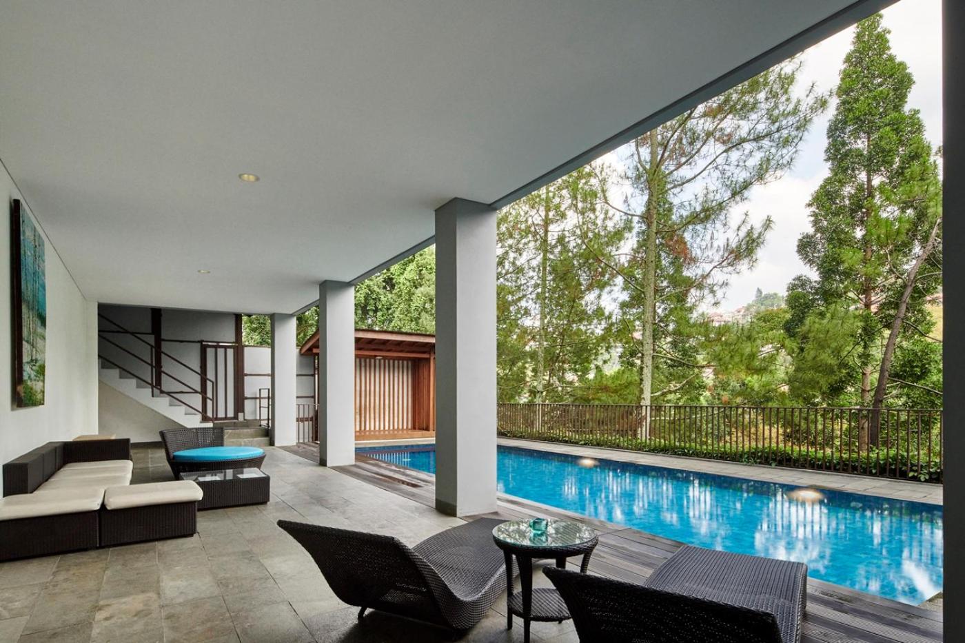 Magenta Hill View Villa 6 Bedrooms With a Private Swimming Pool and a Movie Room and a Billiard Table, Bandung - 11