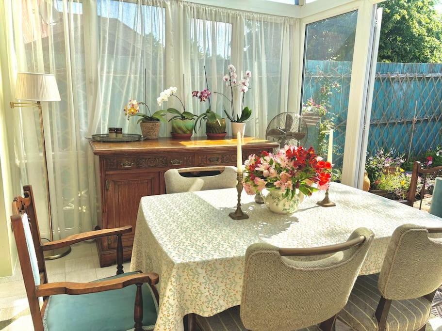 2 bedroom house in Chichester near Goodwood and Wittering beaches