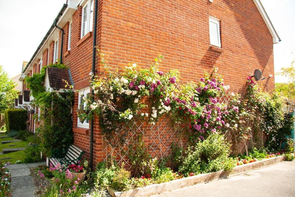 2 bedroom house in Chichester near Goodwood and Wittering beaches
