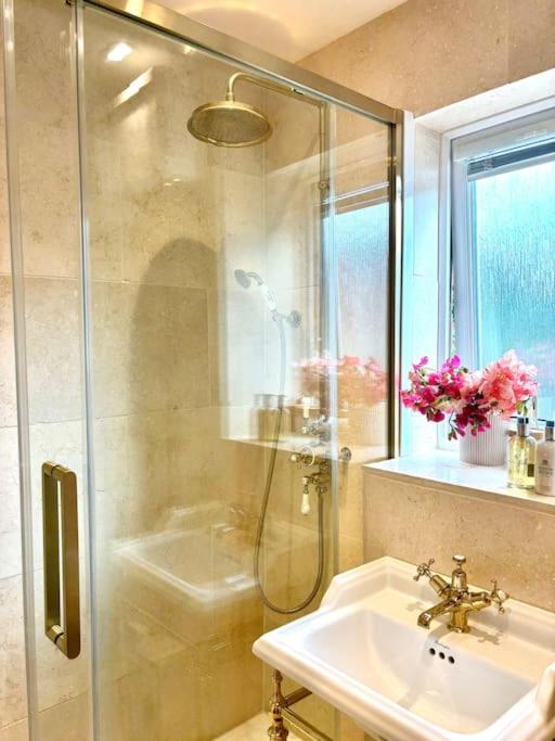 2 bedroom house in Chichester near Goodwood and Wittering beaches
