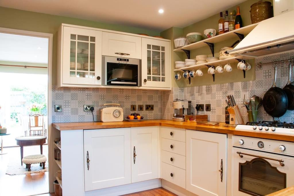 2 bedroom house in Chichester near Goodwood and Wittering beaches